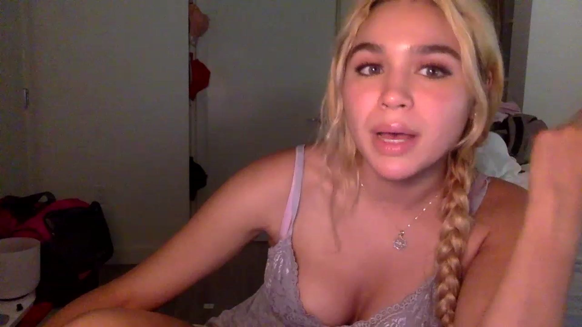 Gallery image thumbnail from sincerelypeny's myfreecams stream on, 01/27/2023, 03:45 image 11 of 20
