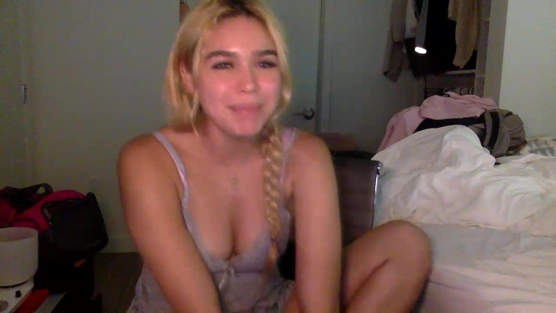 Gallery image thumbnail from sincerelypeny's myfreecams stream on, 01/27/2023, 03:45 image 18 of 20