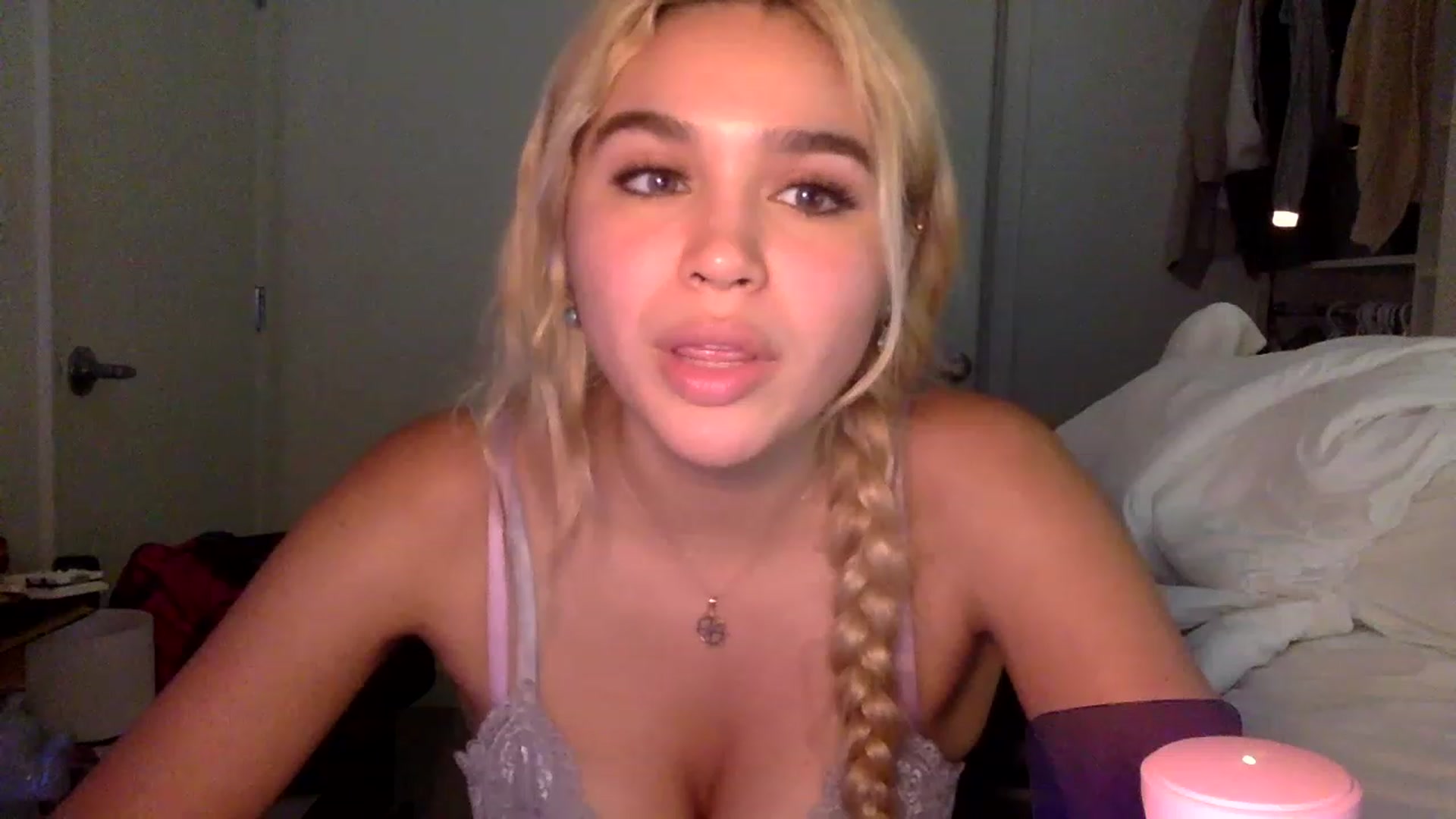 Gallery image thumbnail from sincerelypeny's myfreecams stream on, 01/27/2023, 06:47 image 3 of 20