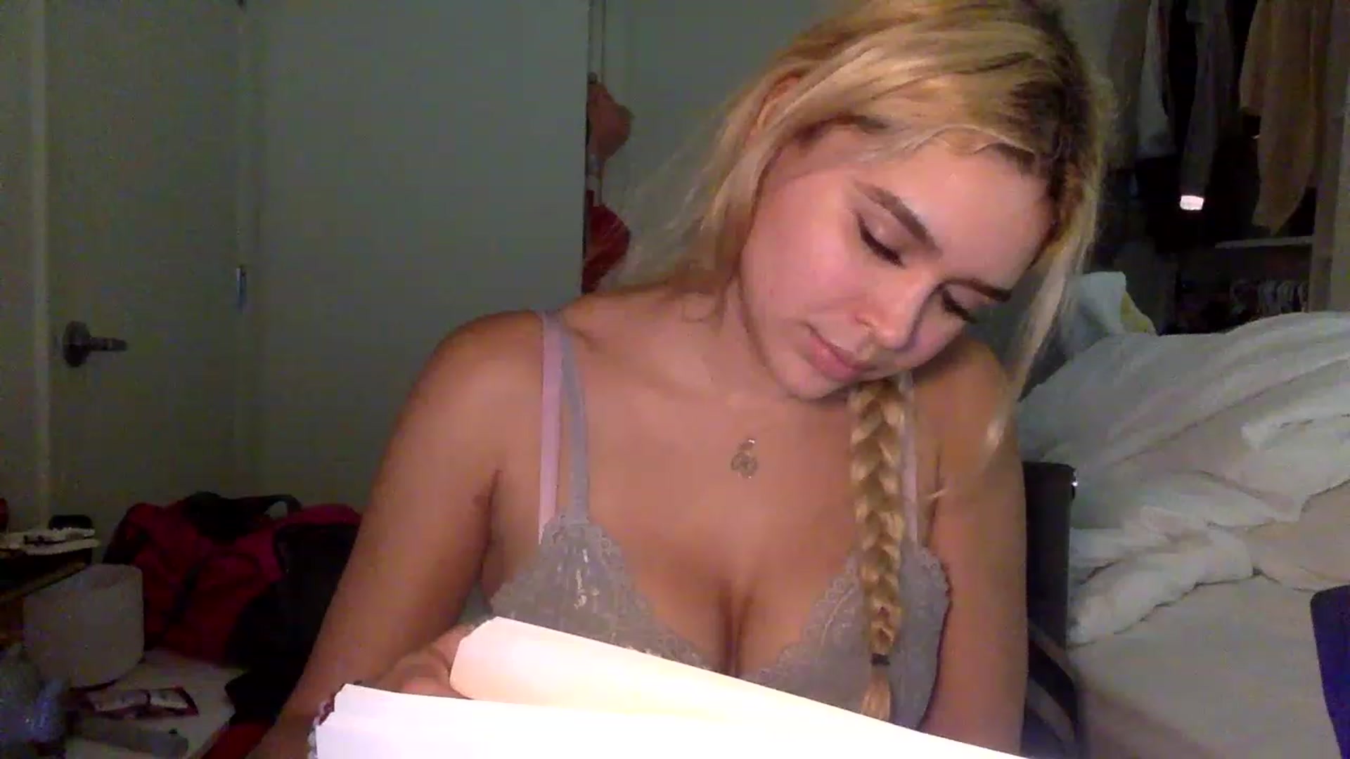 Gallery image thumbnail from sincerelypeny's myfreecams stream on, 01/27/2023, 06:47 image 6 of 20