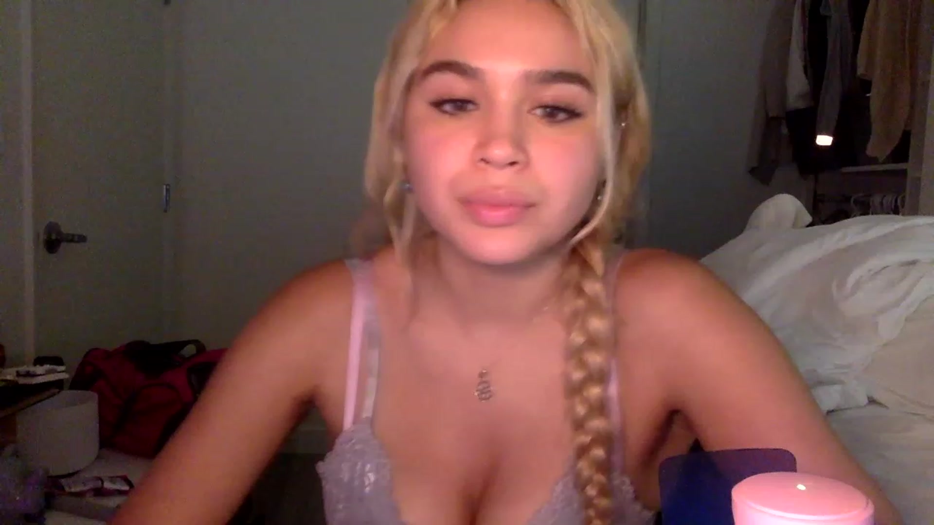 Gallery image thumbnail from sincerelypeny's myfreecams stream on, 01/27/2023, 06:47 image 2 of 20
