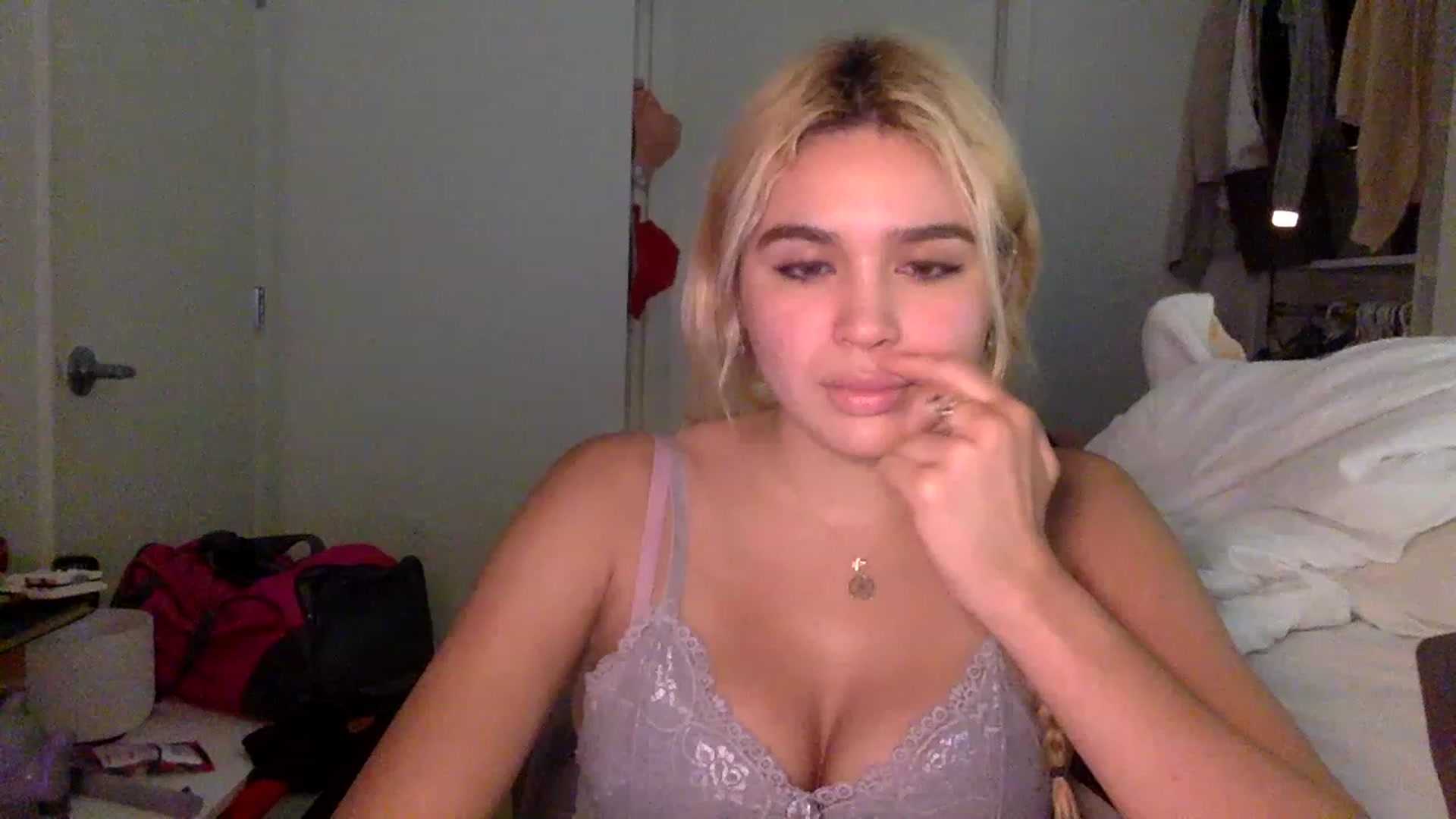 Gallery image thumbnail from sincerelypeny's myfreecams stream on, 01/27/2023, 06:47 image 7 of 20