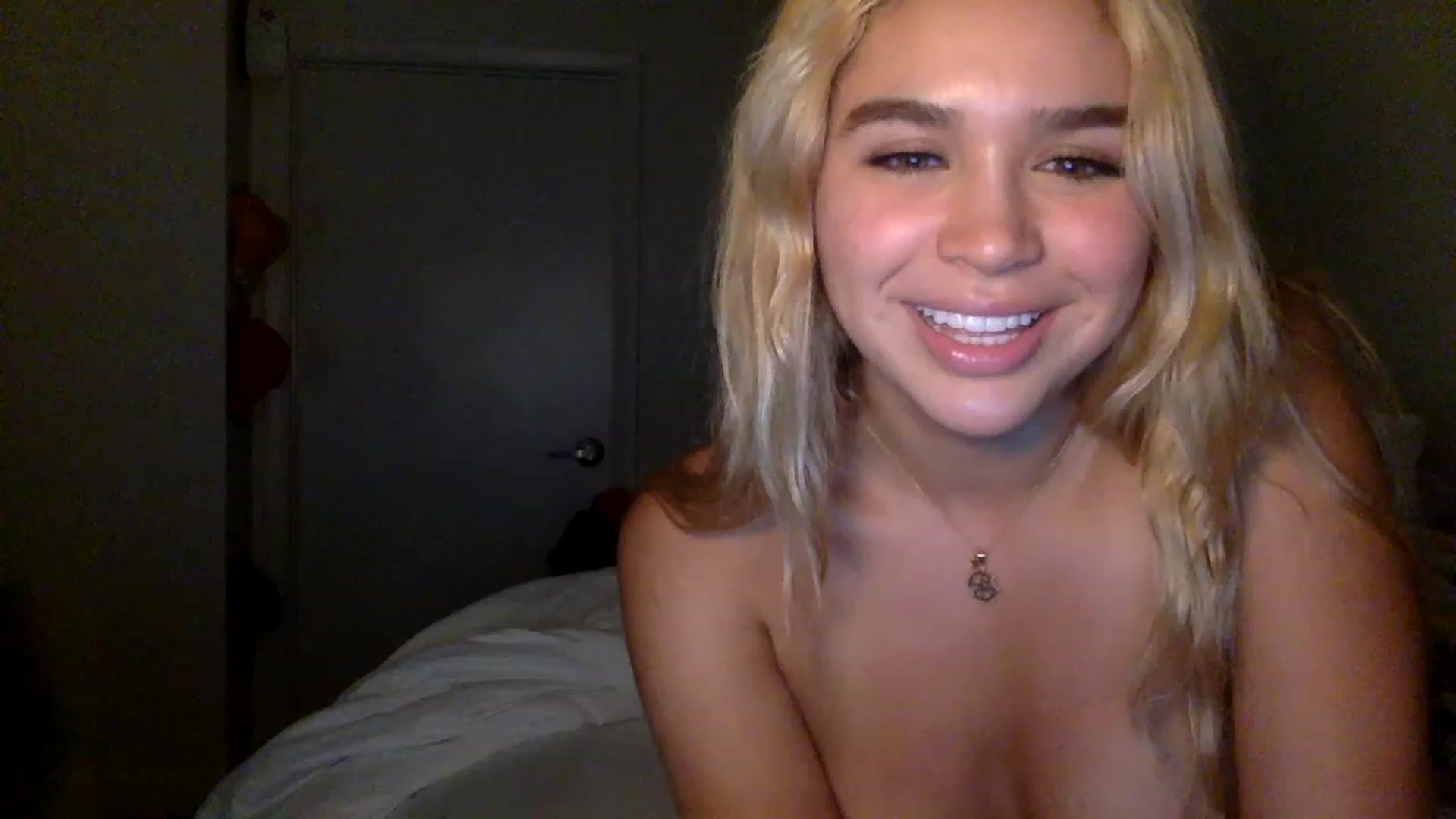 Gallery image thumbnail from sincerelypeny's myfreecams stream on, 01/27/2023, 07:00 image 19 of 20
