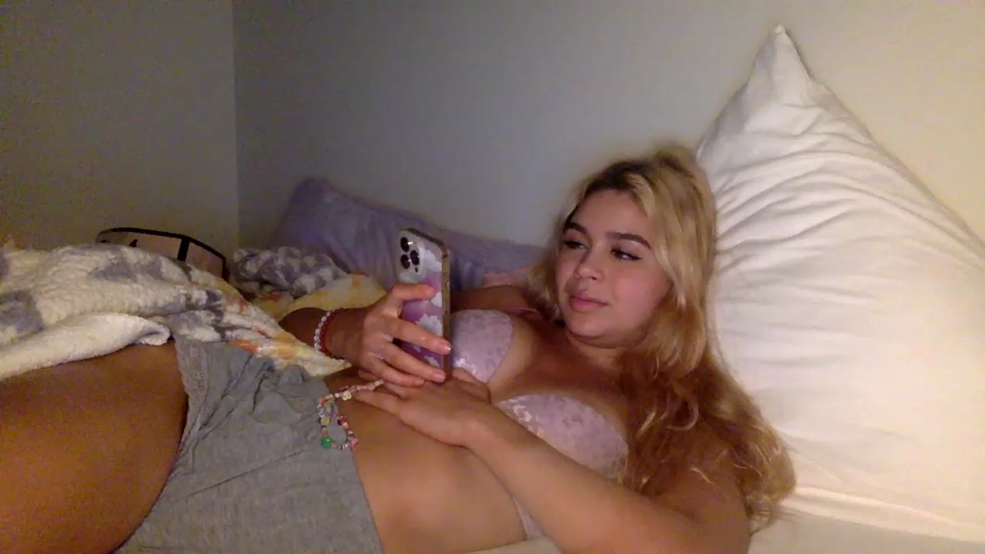 Gallery image thumbnail from sincerelypeny's myfreecams stream on, 01/27/2023, 09:05 image 5 of 20