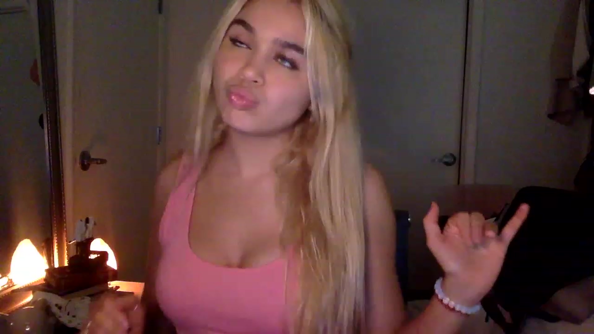 Gallery image thumbnail from sincerelypeny's myfreecams stream on, 01/28/2023, 08:32 image 19 of 20