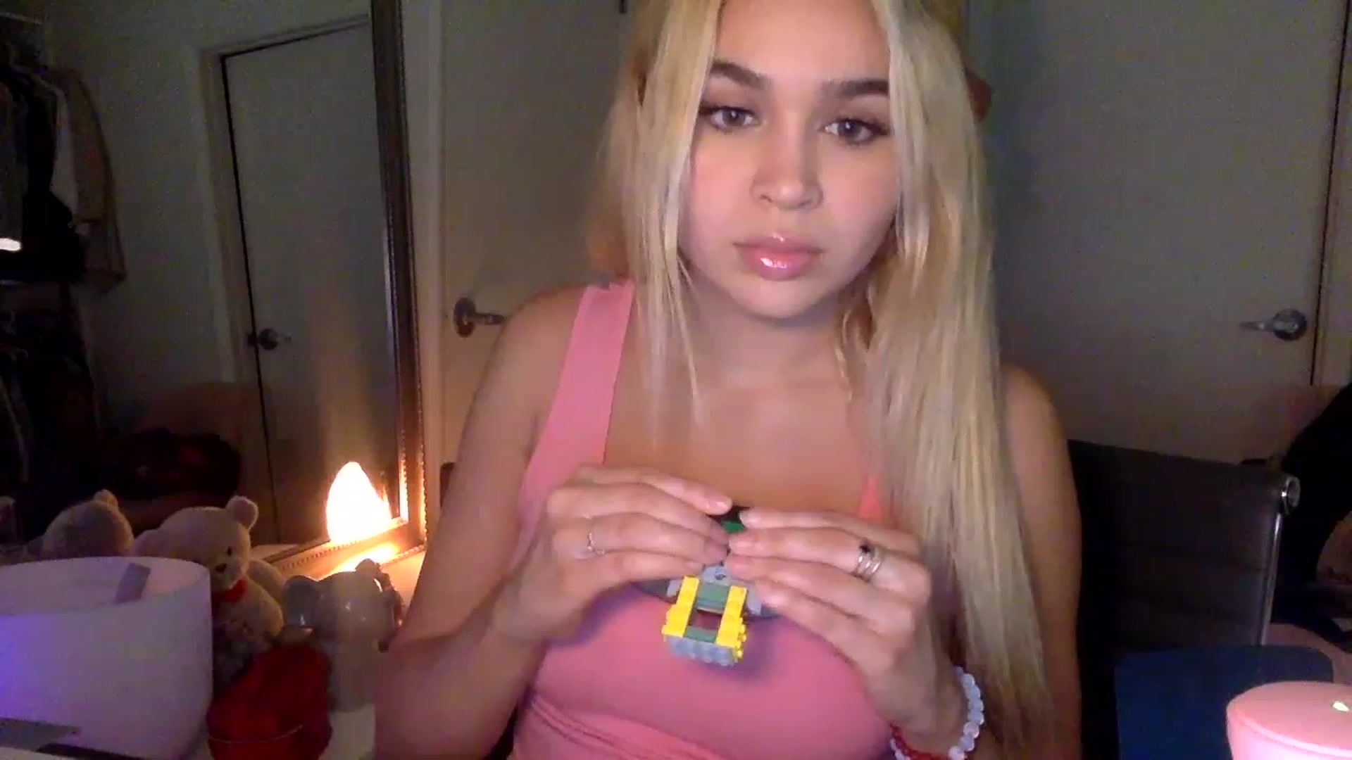 Gallery image thumbnail from sincerelypeny's myfreecams stream on, 01/28/2023, 08:32 image 4 of 20
