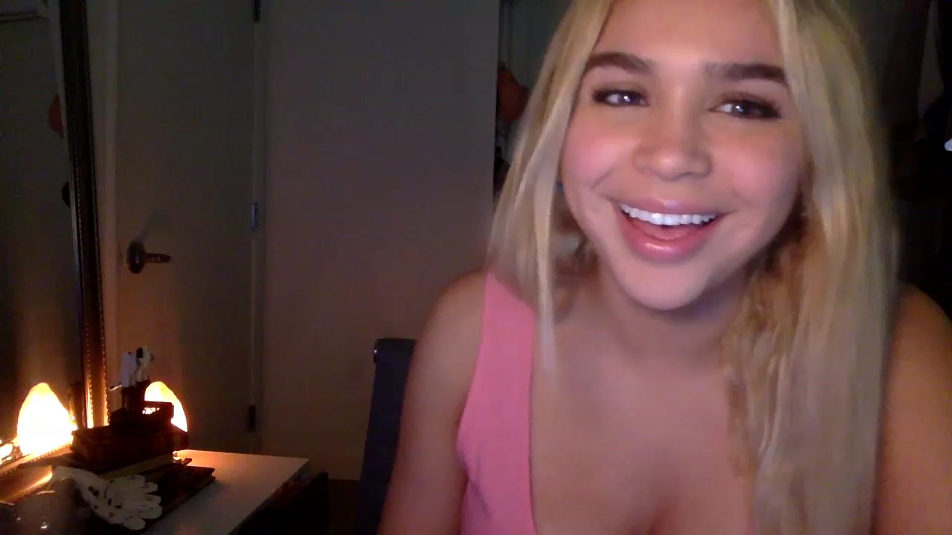 Gallery image thumbnail from sincerelypeny's myfreecams stream on, 01/28/2023, 08:32 image 20 of 20