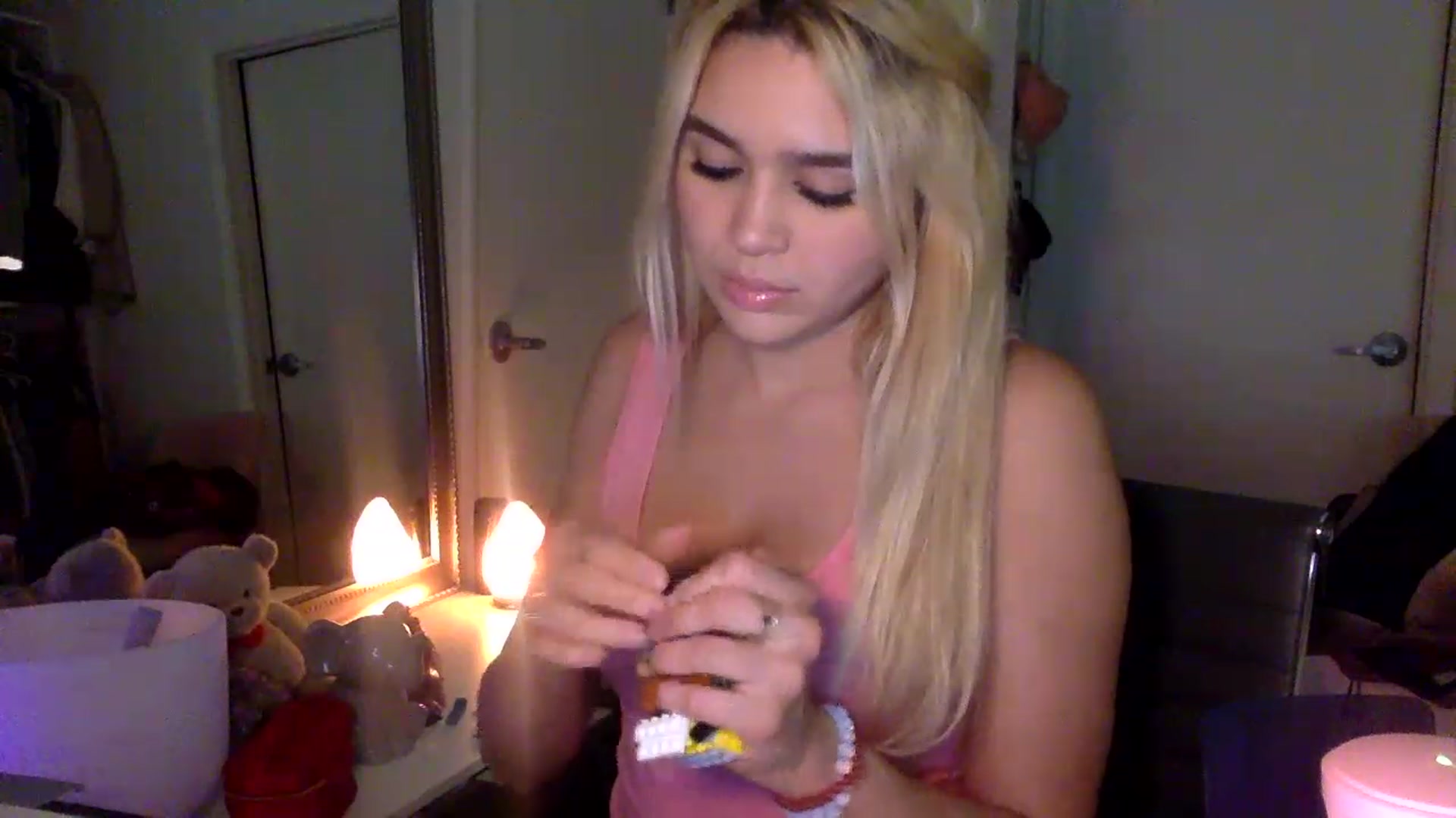 Gallery image thumbnail from sincerelypeny's myfreecams stream on, 01/28/2023, 08:32 image 6 of 20