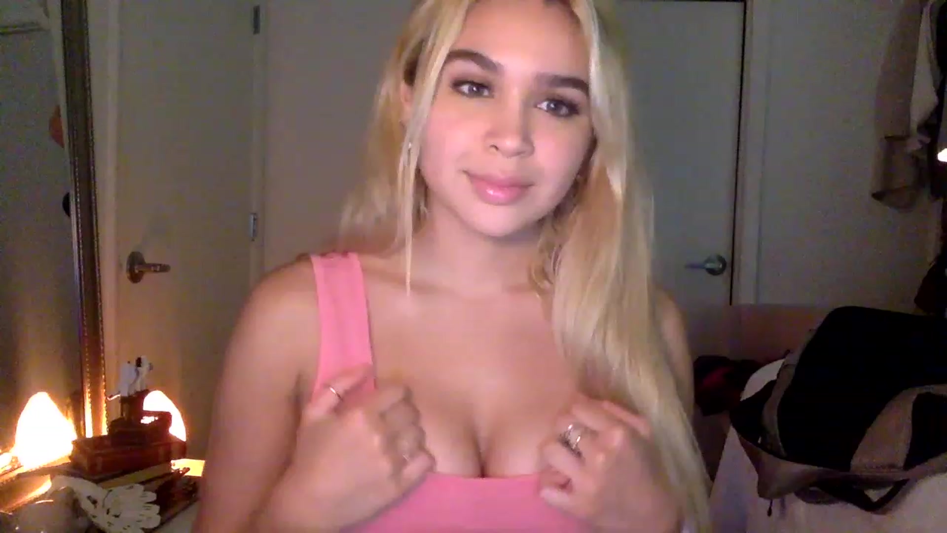 Gallery image thumbnail from sincerelypeny's myfreecams stream on, 01/28/2023, 08:32 image 16 of 20