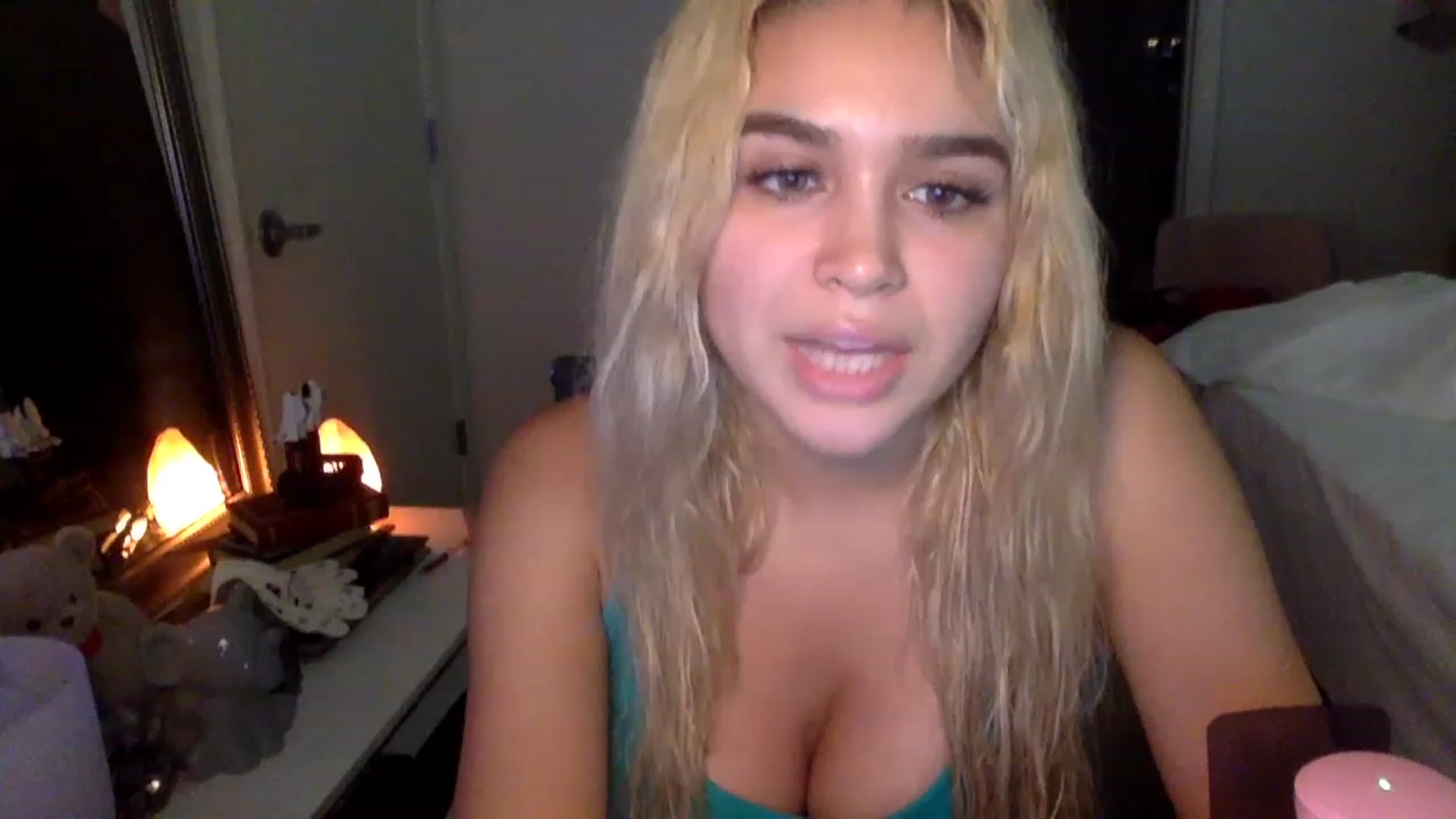 Gallery image thumbnail from sincerelypeny's myfreecams stream on, 01/29/2023, 04:45 image 14 of 20