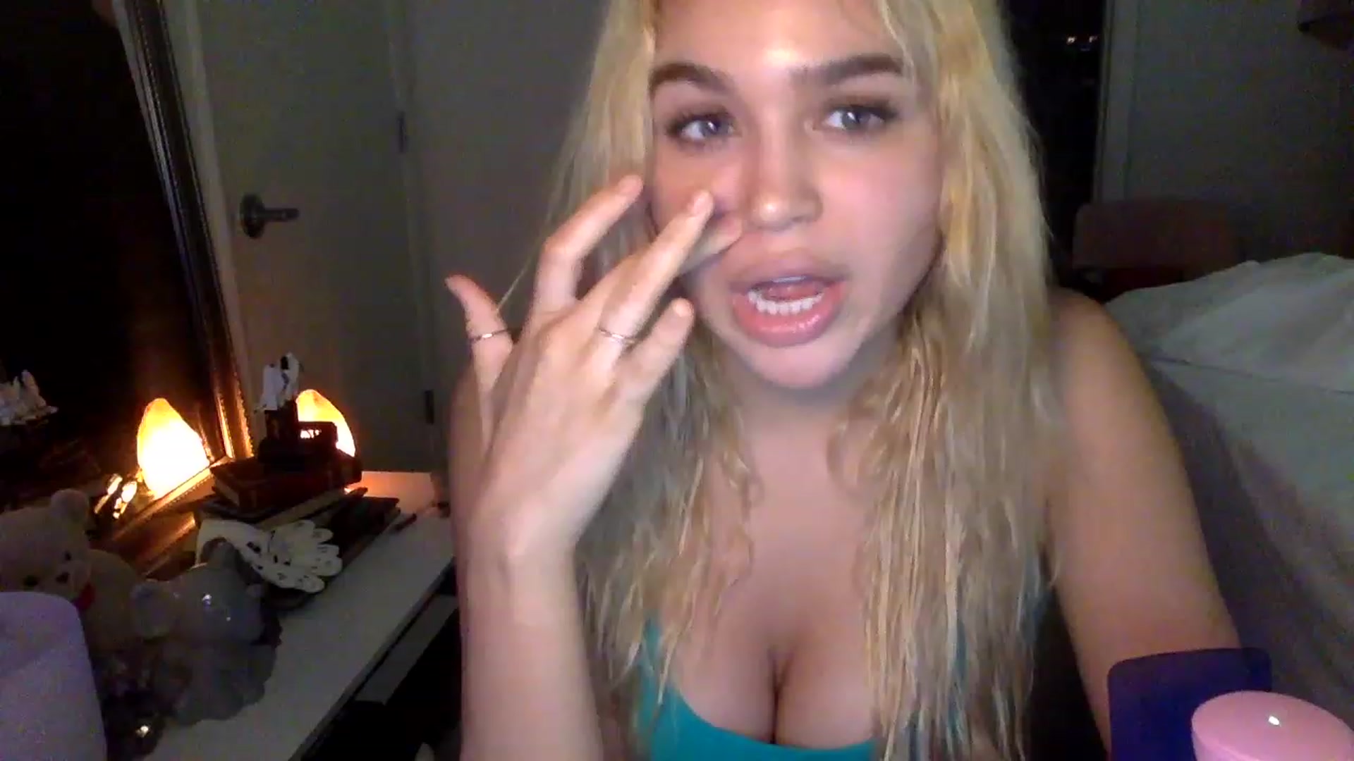 Gallery image thumbnail from sincerelypeny's myfreecams stream on, 01/29/2023, 04:45 image 9 of 20