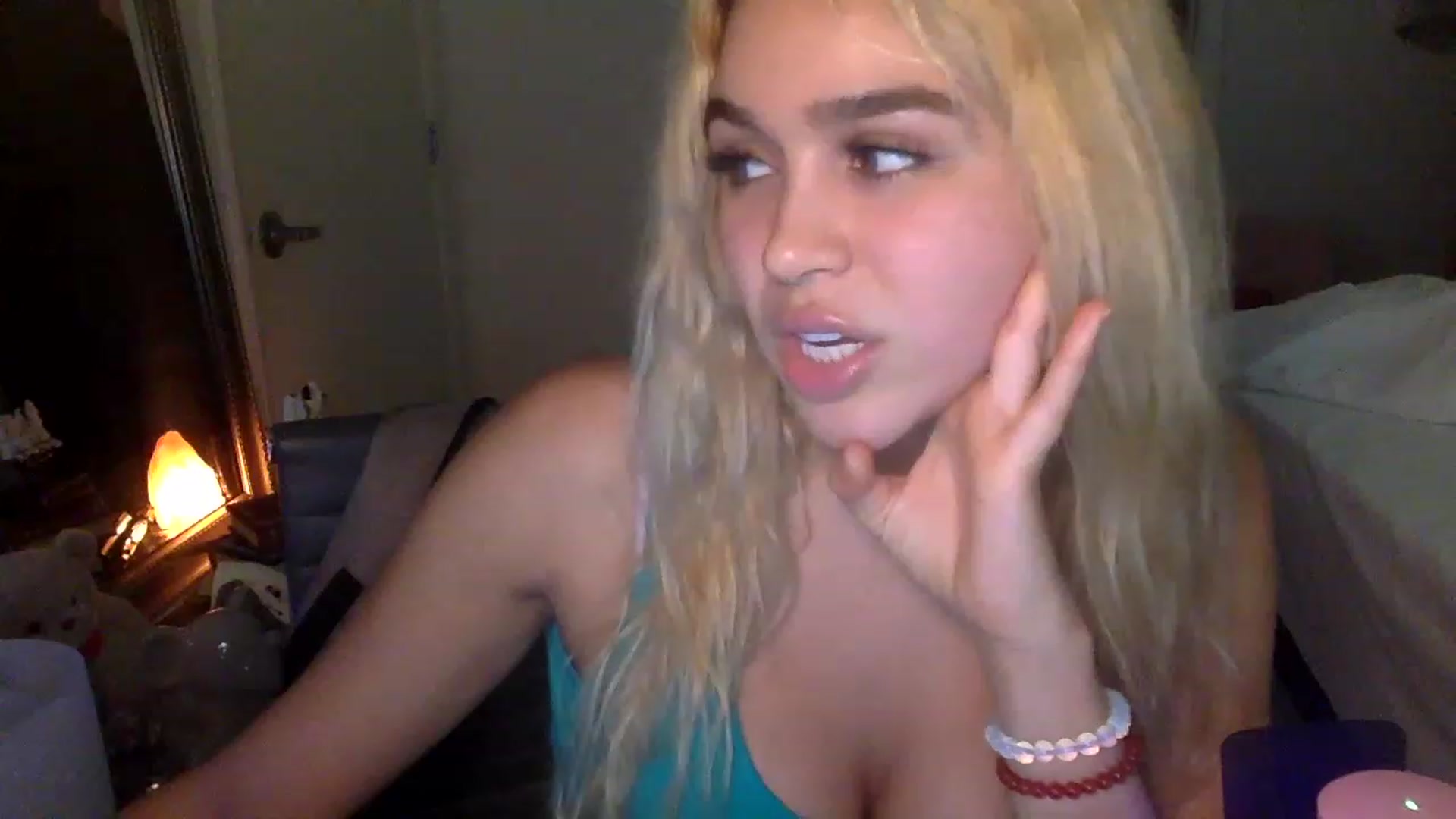 Gallery image thumbnail from sincerelypeny's myfreecams stream on, 01/29/2023, 04:45 image 16 of 20