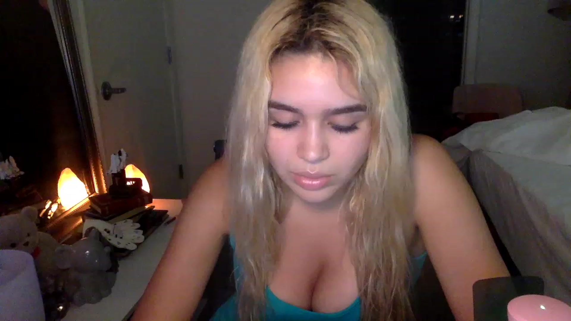 Gallery image thumbnail from sincerelypeny's myfreecams stream on, 01/29/2023, 04:45 image 12 of 20