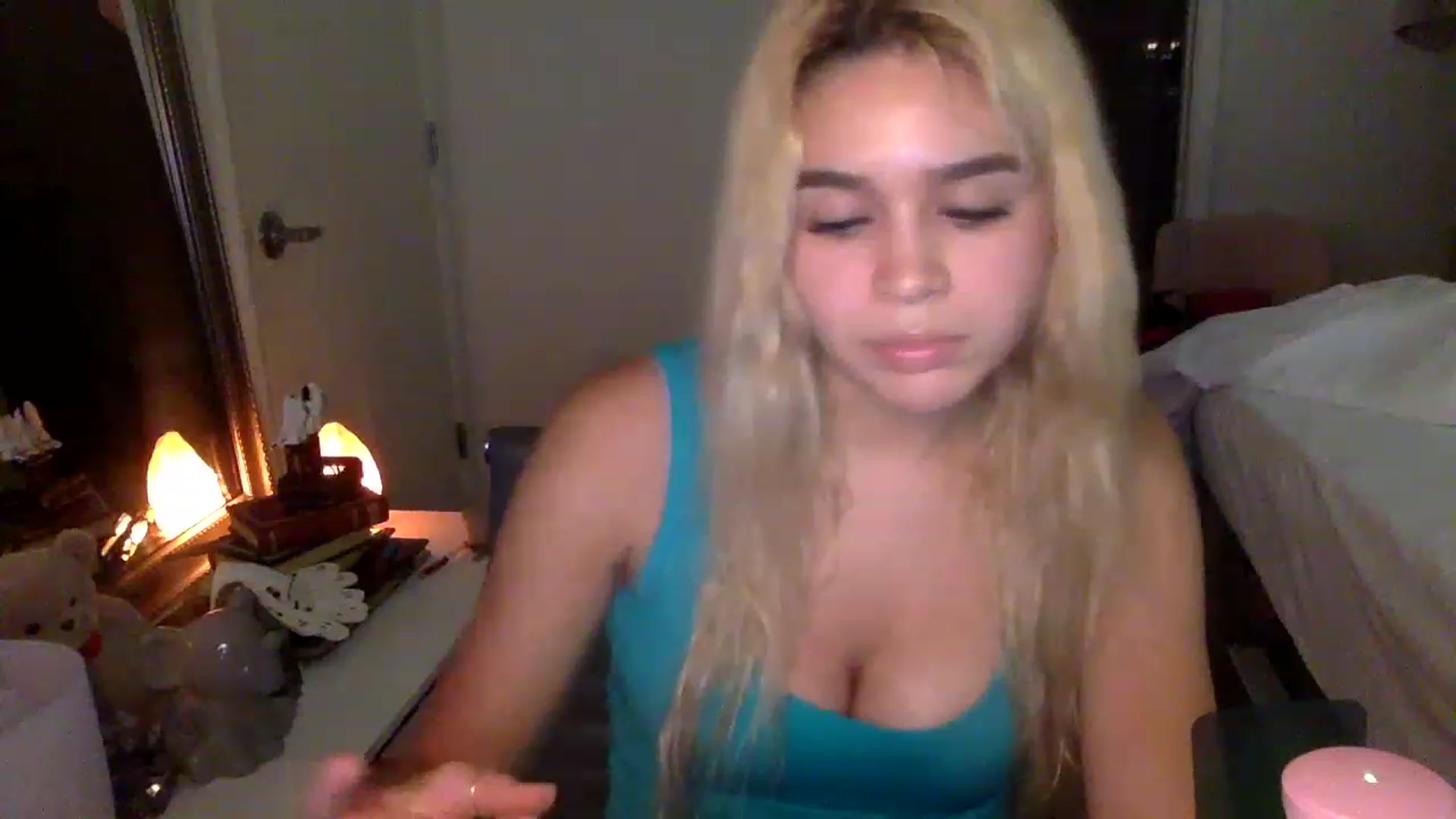 Gallery image thumbnail from sincerelypeny's myfreecams stream on, 01/29/2023, 04:45 image 4 of 20