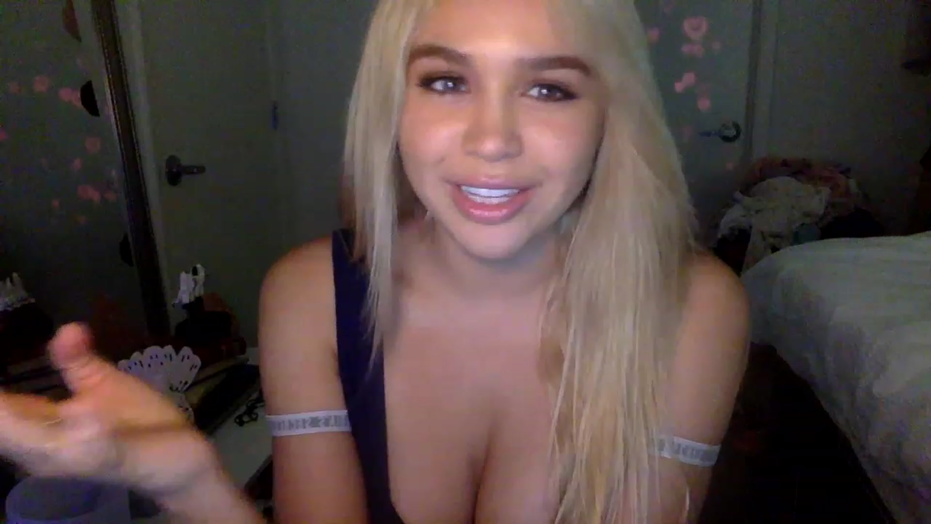 Gallery image thumbnail from sincerelypeny's myfreecams stream on, 01/30/2023, 06:31 image 10 of 20