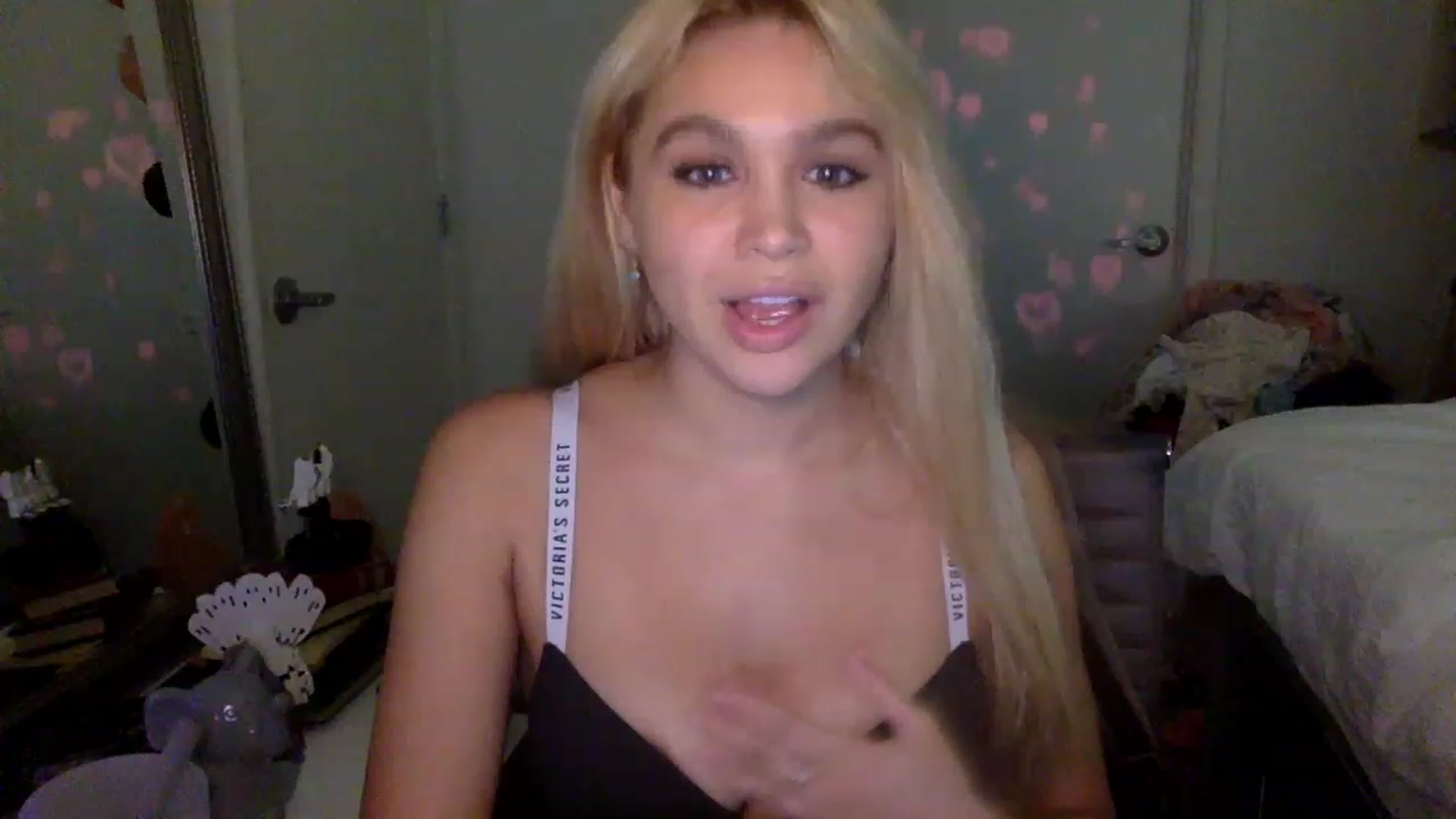 Gallery image thumbnail from sincerelypeny's myfreecams stream on, 01/30/2023, 06:31 image 12 of 20