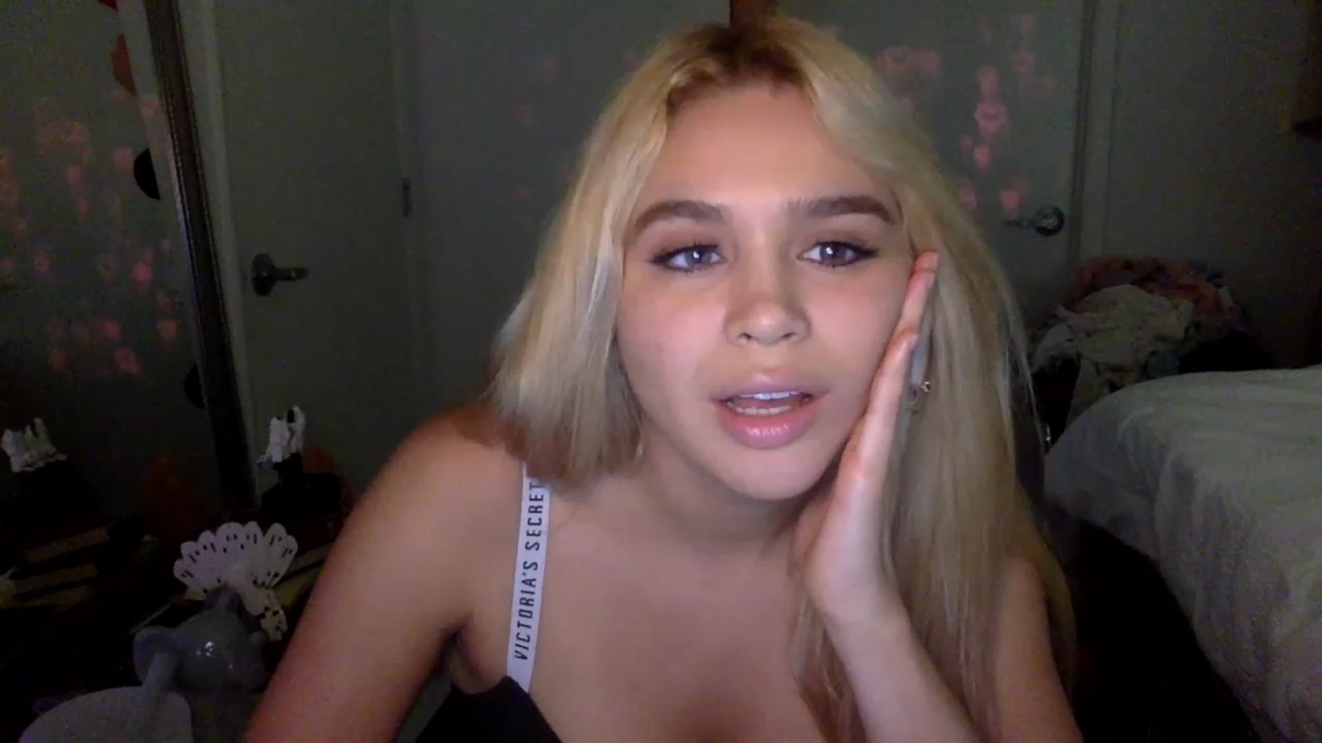 Gallery image thumbnail from sincerelypeny's myfreecams stream on, 01/30/2023, 06:31 image 18 of 20