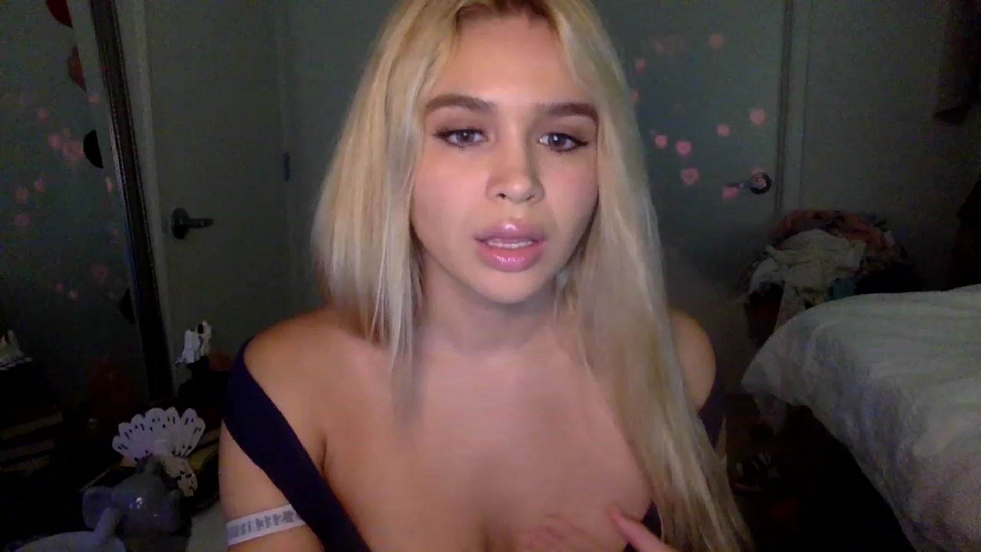 Gallery image thumbnail from sincerelypeny's myfreecams stream on, 01/30/2023, 06:31 image 8 of 20