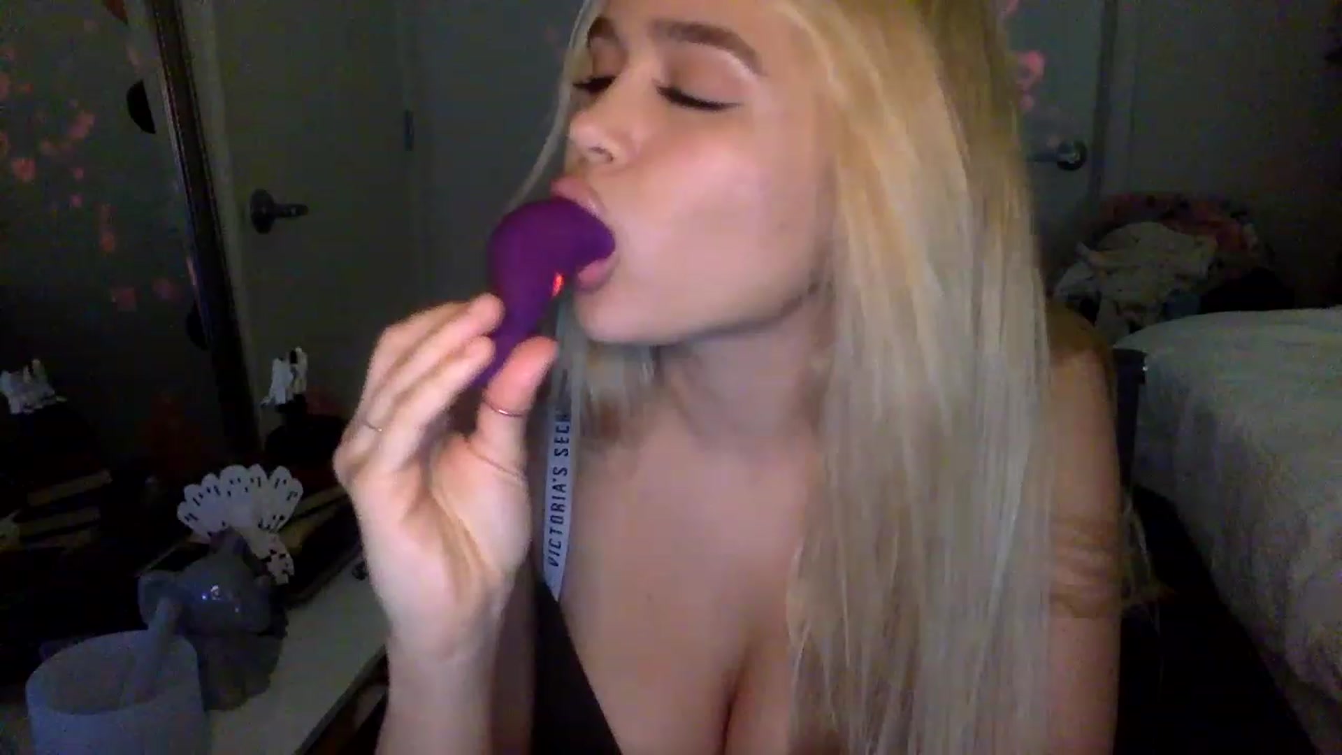 Gallery image thumbnail from sincerelypeny's myfreecams stream on, 01/30/2023, 06:31 image 17 of 20