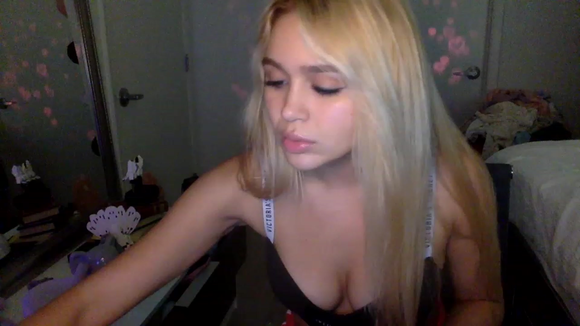 Gallery image thumbnail from sincerelypeny's myfreecams stream on, 01/30/2023, 07:00 image 20 of 20