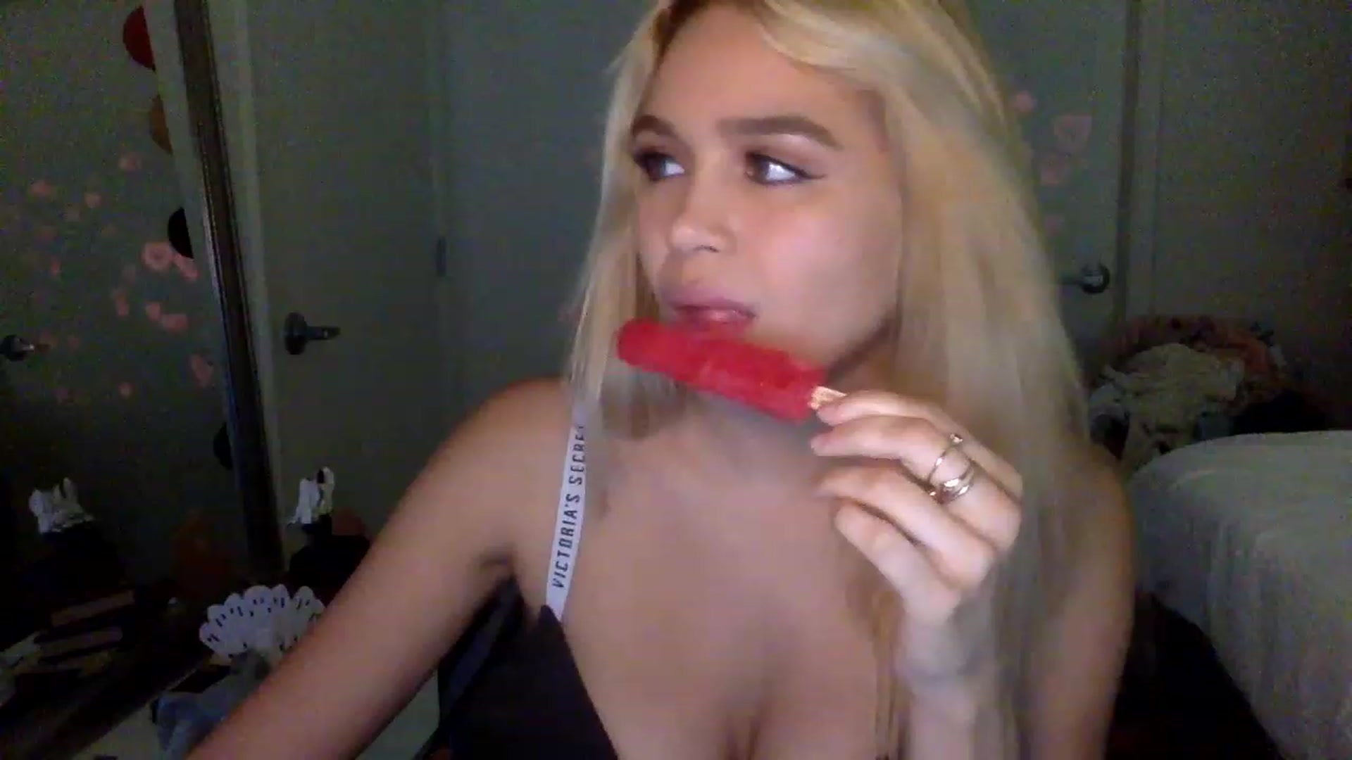 Gallery image thumbnail from sincerelypeny's myfreecams stream on, 01/30/2023, 07:00 image 4 of 20