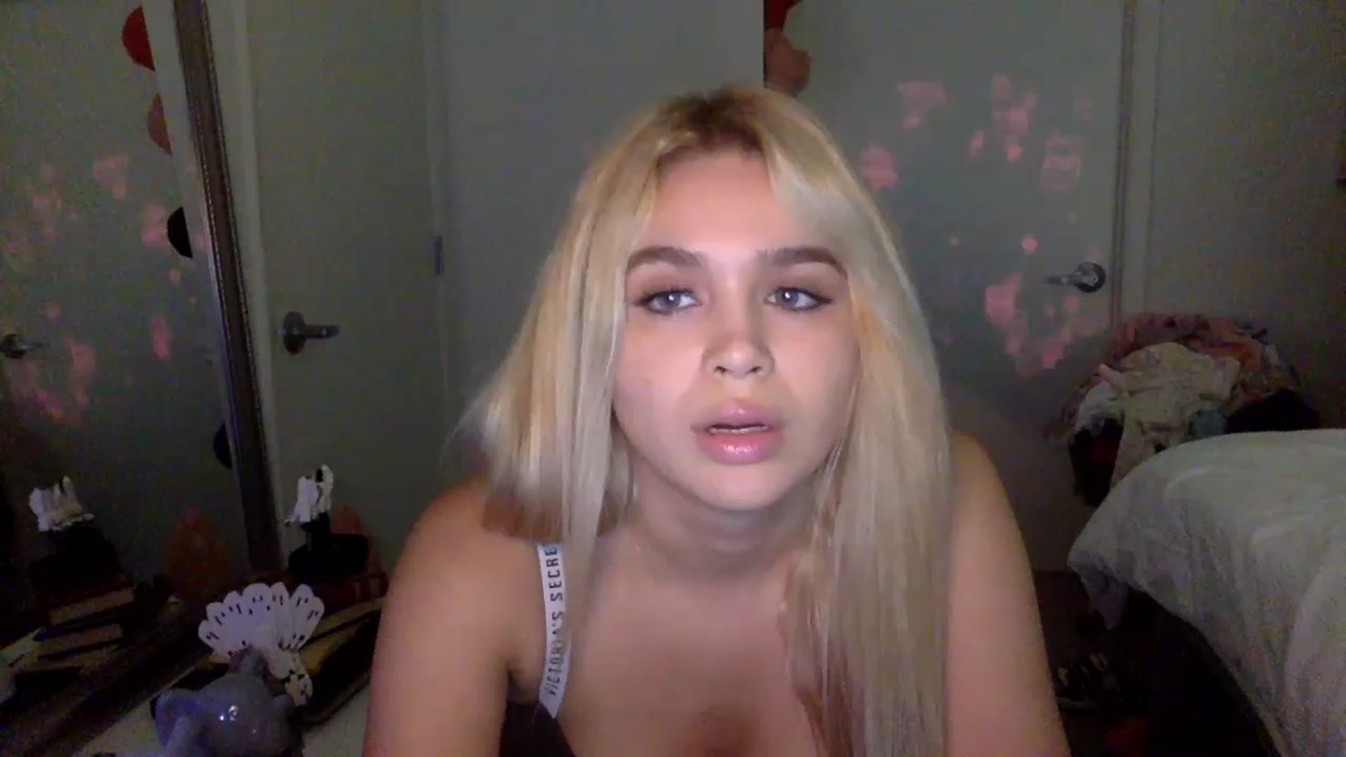 Gallery image thumbnail from sincerelypeny's myfreecams stream on, 01/30/2023, 07:00 image 16 of 20