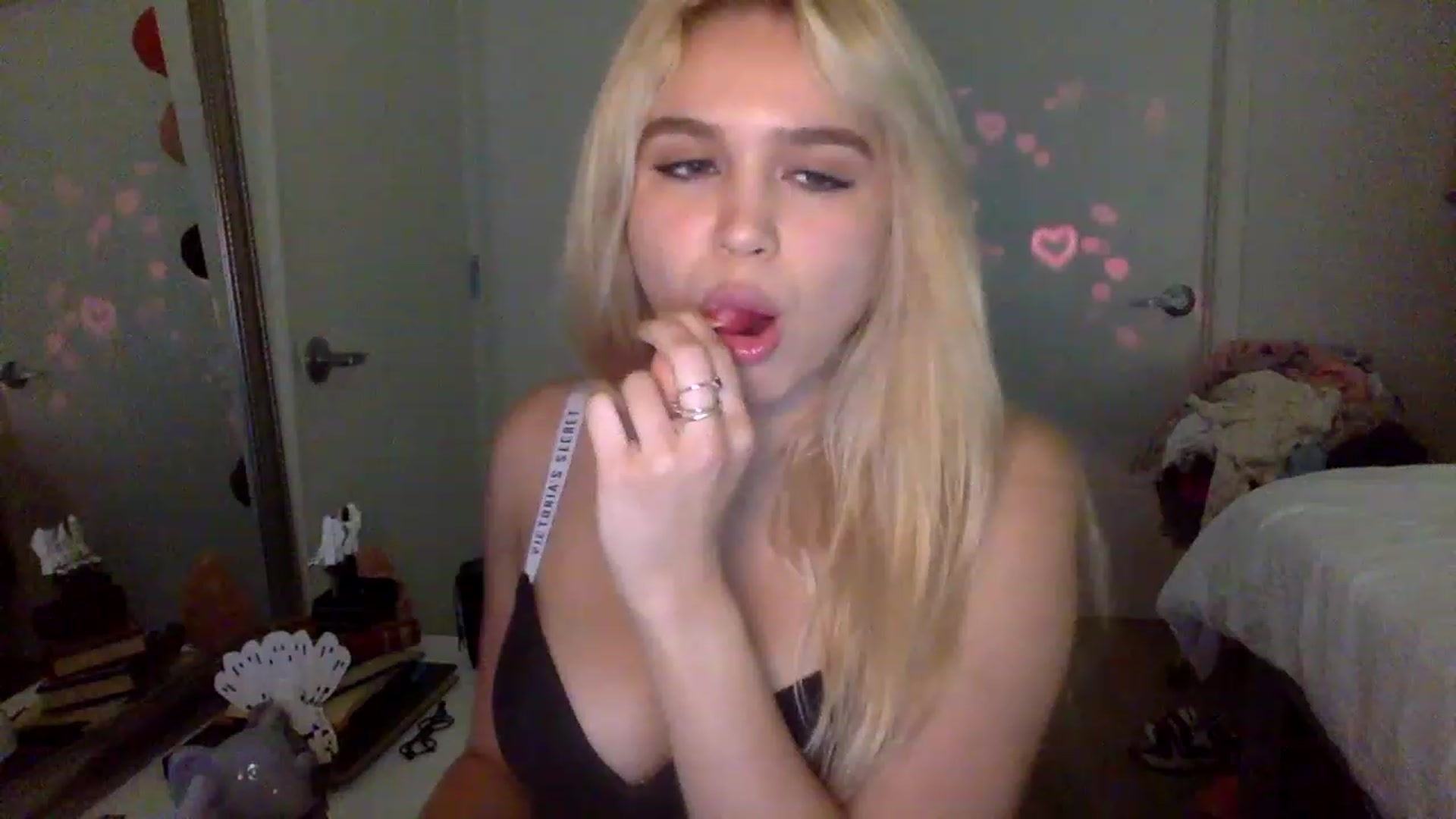 Gallery image thumbnail from sincerelypeny's myfreecams stream on, 01/30/2023, 07:00 image 7 of 20