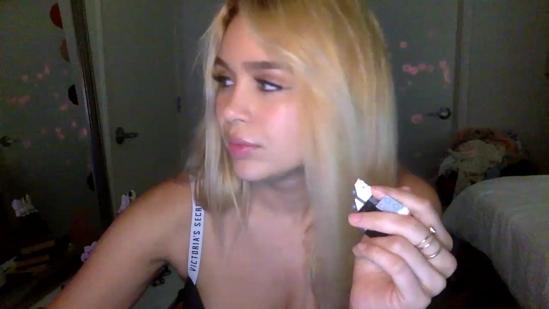 Gallery image thumbnail from sincerelypeny's myfreecams stream on, 01/30/2023, 07:00 image 14 of 20
