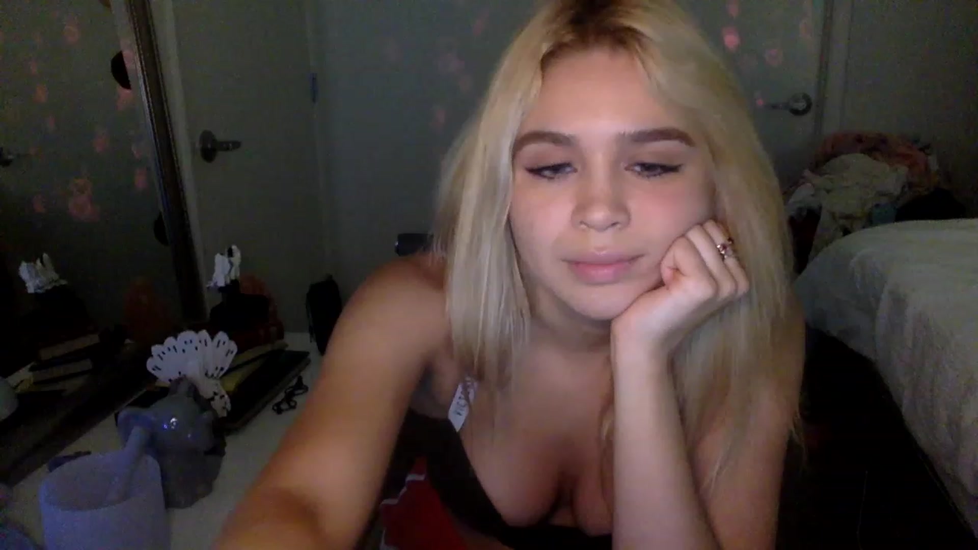 Gallery image thumbnail from sincerelypeny's myfreecams stream on, 01/30/2023, 07:00 image 1 of 20