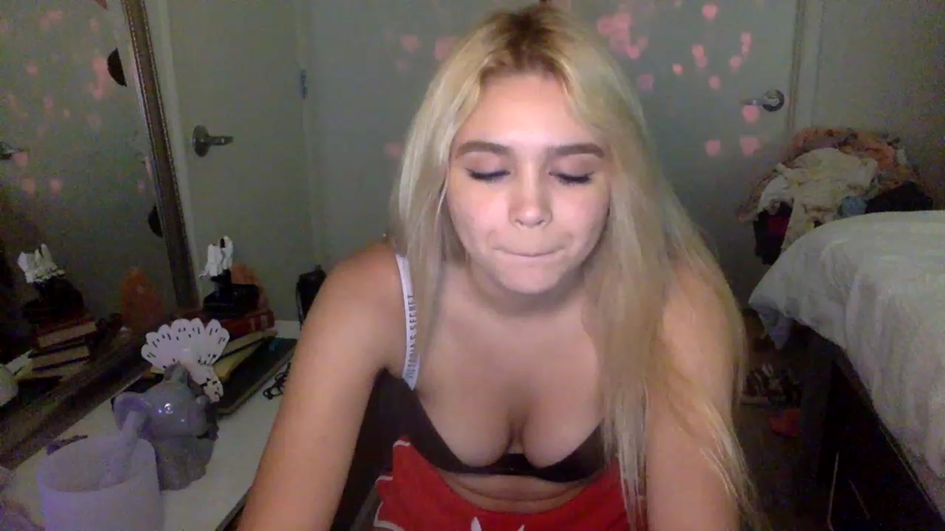 Gallery image thumbnail from sincerelypeny's myfreecams stream on, 01/30/2023, 07:00 image 2 of 20