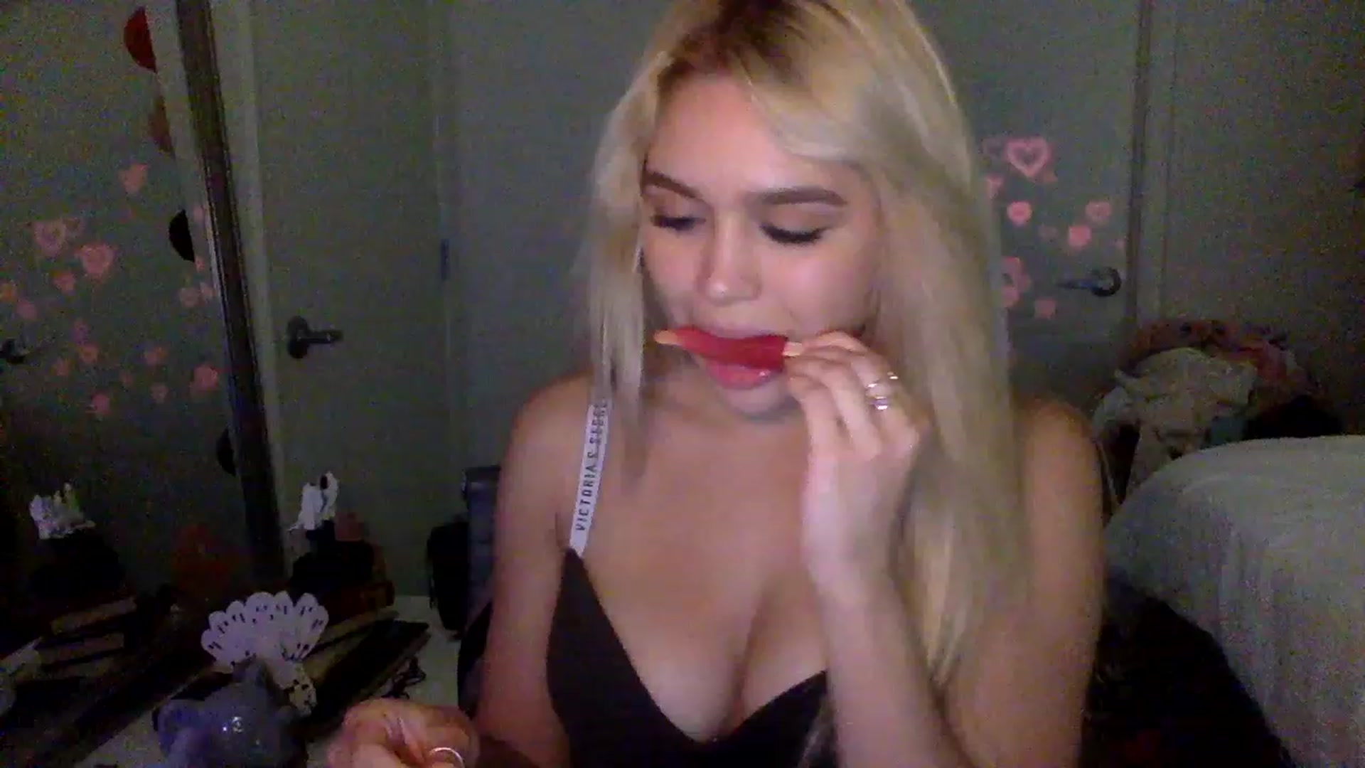 Gallery image thumbnail from sincerelypeny's myfreecams stream on, 01/30/2023, 07:00 image 6 of 20