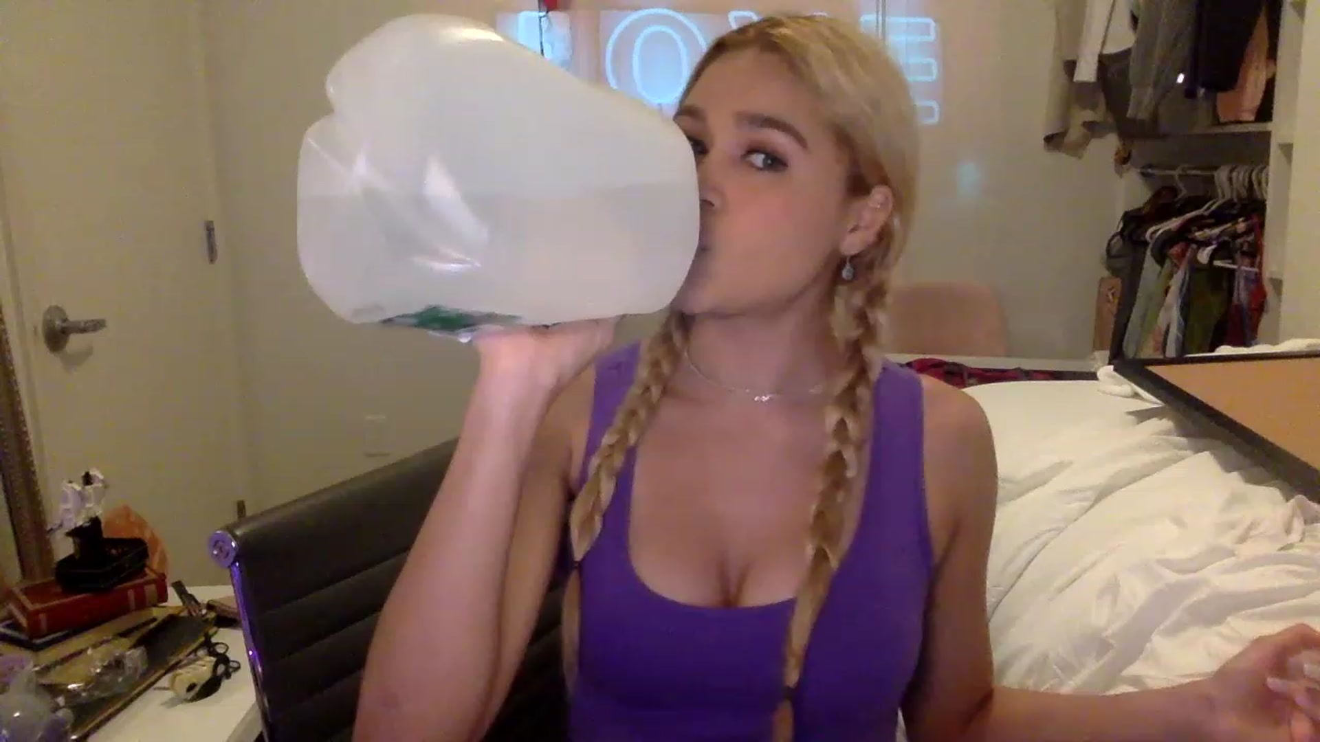 Gallery image thumbnail from sincerelypeny's myfreecams stream on, 02/03/2023, 05:05 image 7 of 20