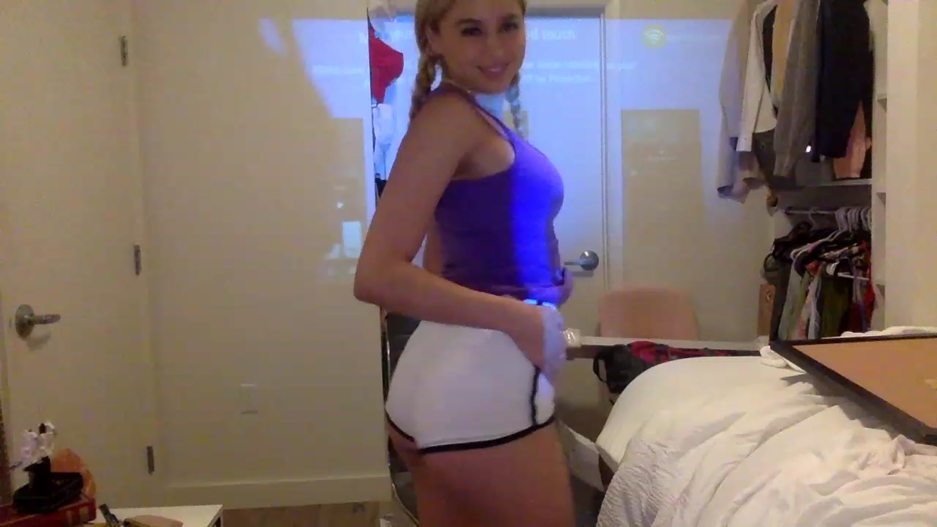 Gallery image thumbnail from sincerelypeny's myfreecams stream on, 02/03/2023, 05:05 image 4 of 20