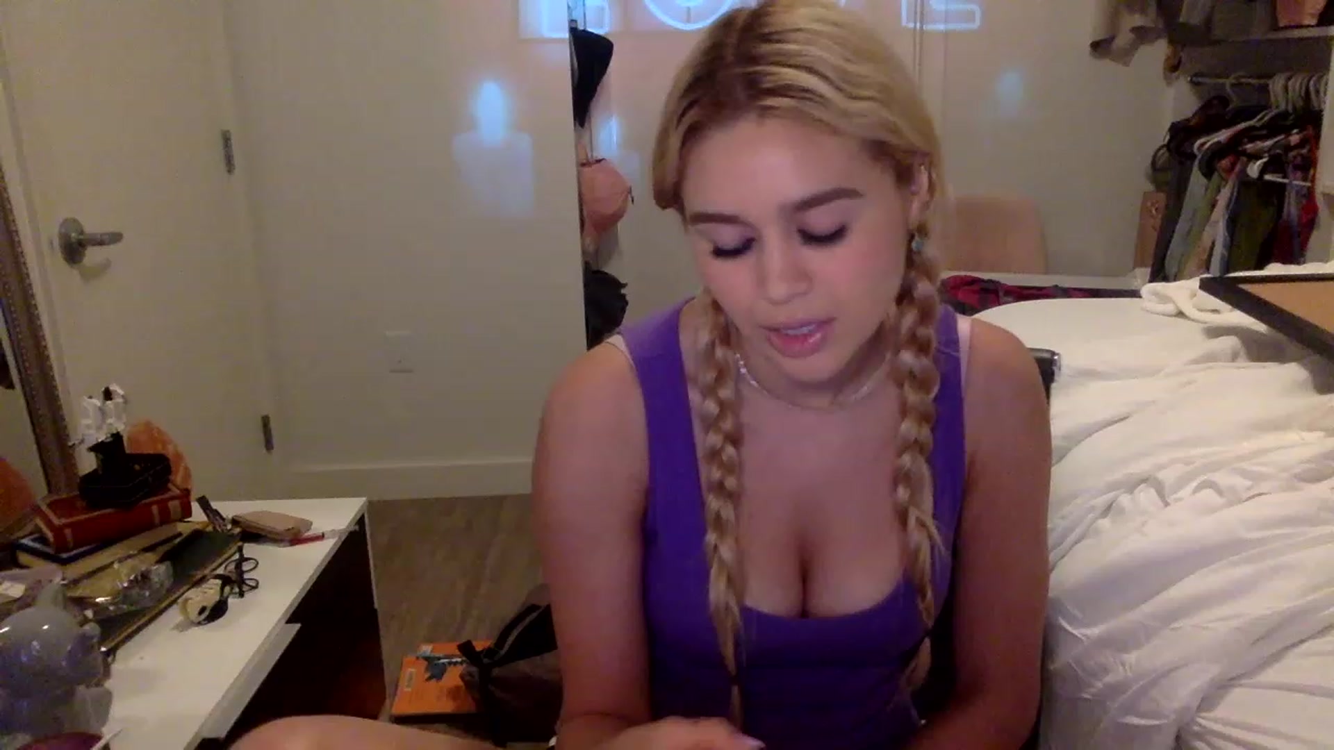 Gallery image thumbnail from sincerelypeny's myfreecams stream on, 02/03/2023, 05:05 image 19 of 20