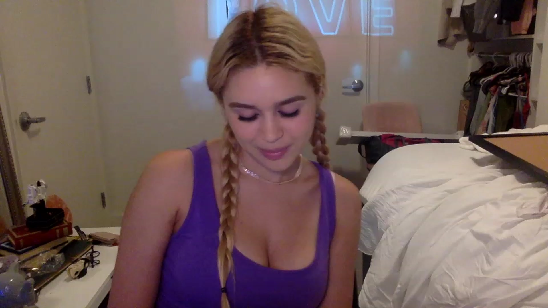 Gallery image thumbnail from sincerelypeny's myfreecams stream on, 02/03/2023, 05:05 image 10 of 20