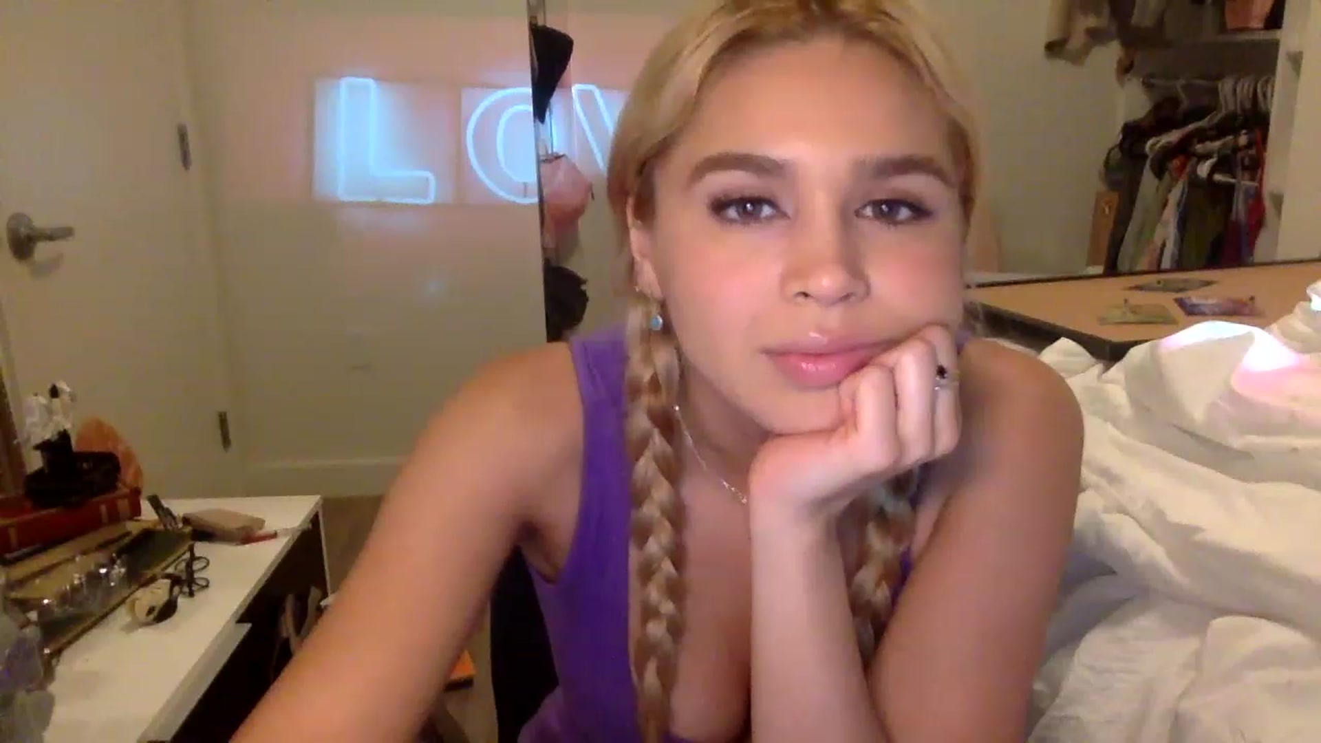 Gallery image thumbnail from sincerelypeny's myfreecams stream on, 02/03/2023, 06:58 image 6 of 20