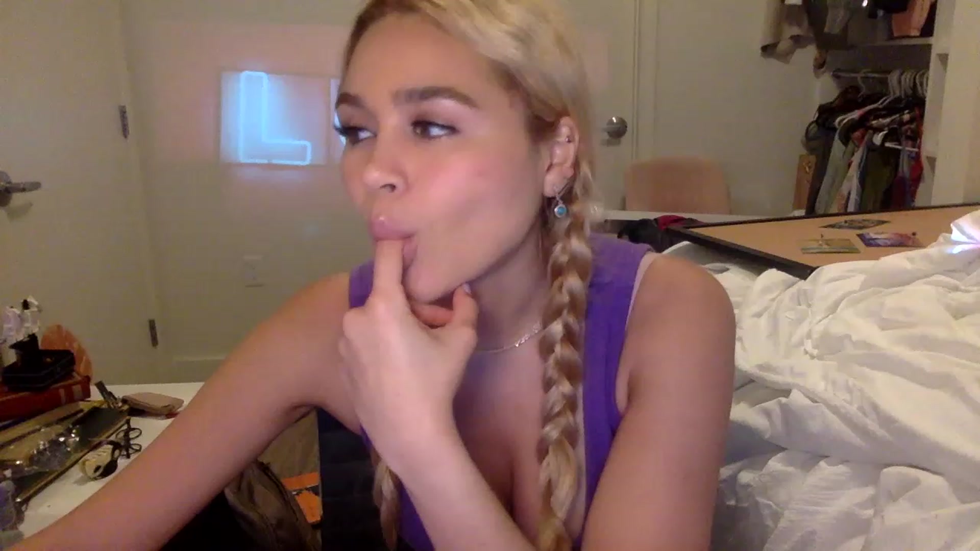 Gallery image thumbnail from sincerelypeny's myfreecams stream on, 02/03/2023, 06:58 image 19 of 20