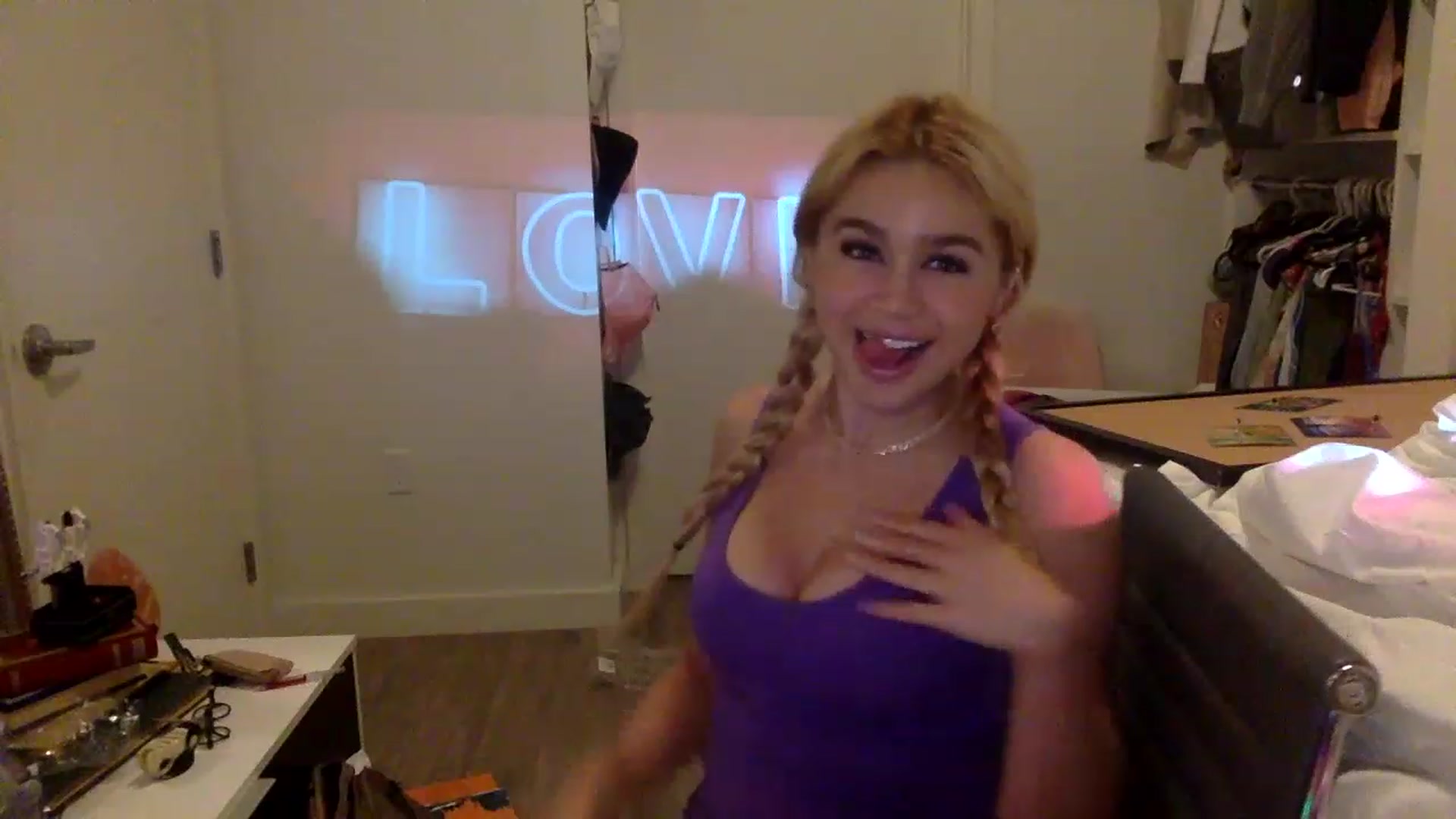Gallery image thumbnail from sincerelypeny's myfreecams stream on, 02/03/2023, 06:58 image 7 of 20