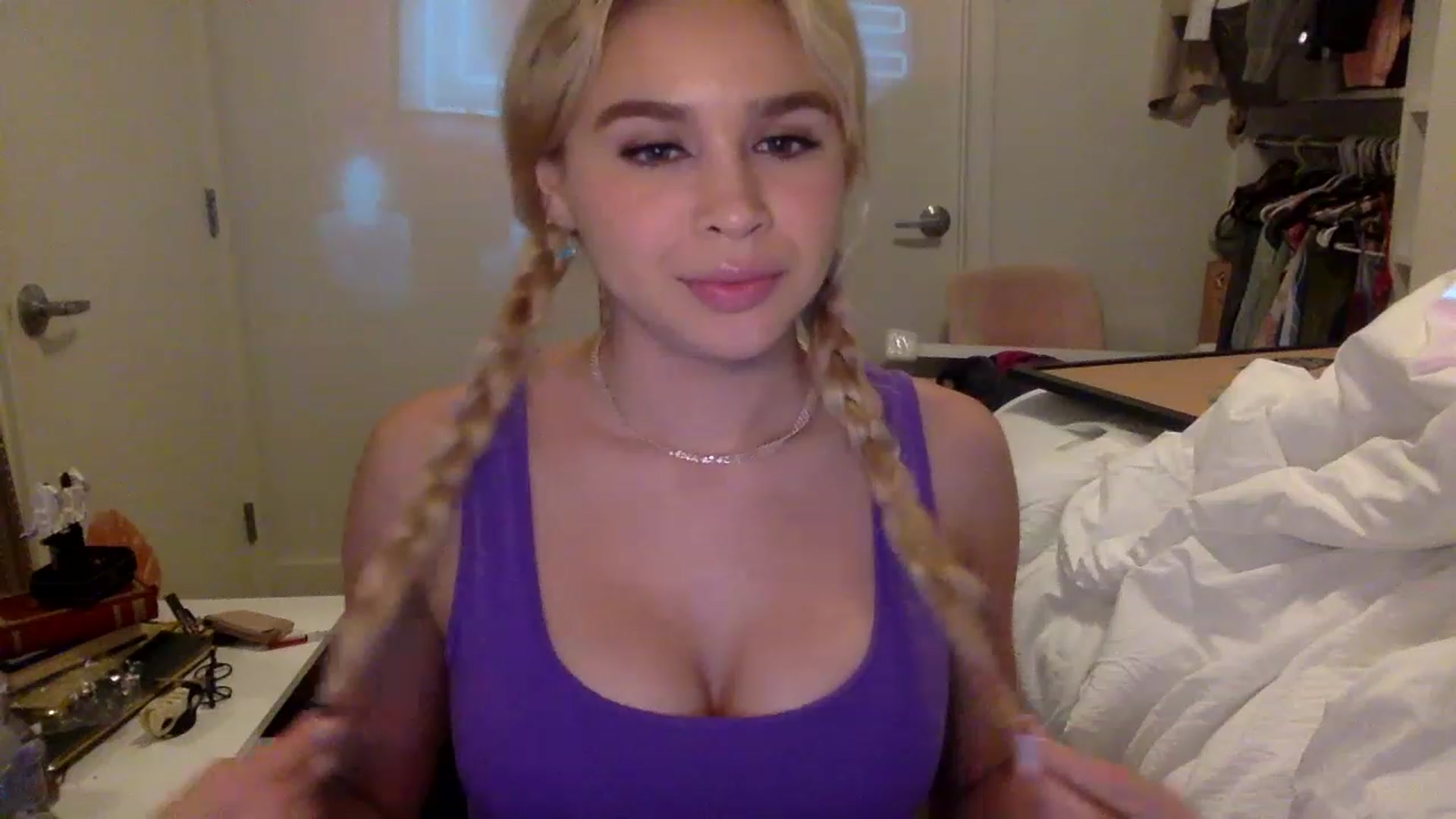 Gallery image thumbnail from sincerelypeny's myfreecams stream on, 02/03/2023, 06:58 image 3 of 20