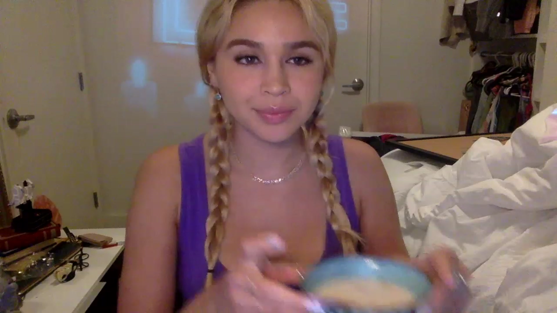 Gallery image thumbnail from sincerelypeny's myfreecams stream on, 02/03/2023, 06:58 image 2 of 20