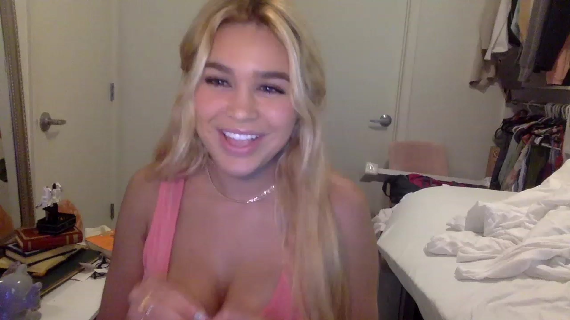 Gallery image thumbnail from sincerelypeny's myfreecams stream on, 02/04/2023, 09:24 image 4 of 20