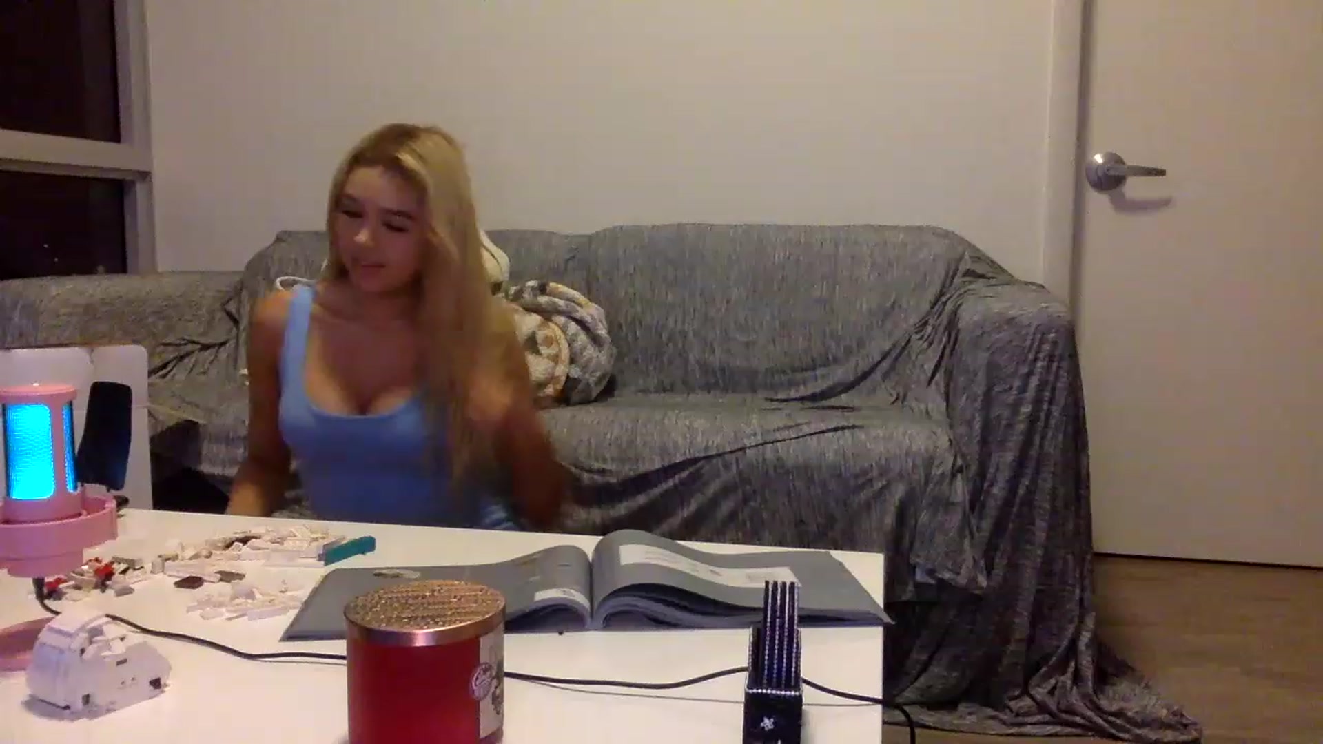 Gallery image thumbnail from sincerelypeny's myfreecams stream on, 02/05/2023, 07:43 image 4 of 20