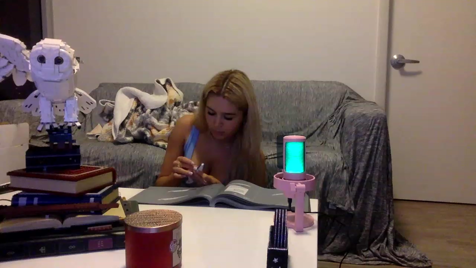 Gallery image thumbnail from sincerelypeny's myfreecams stream on, 02/05/2023, 08:03 image 5 of 20