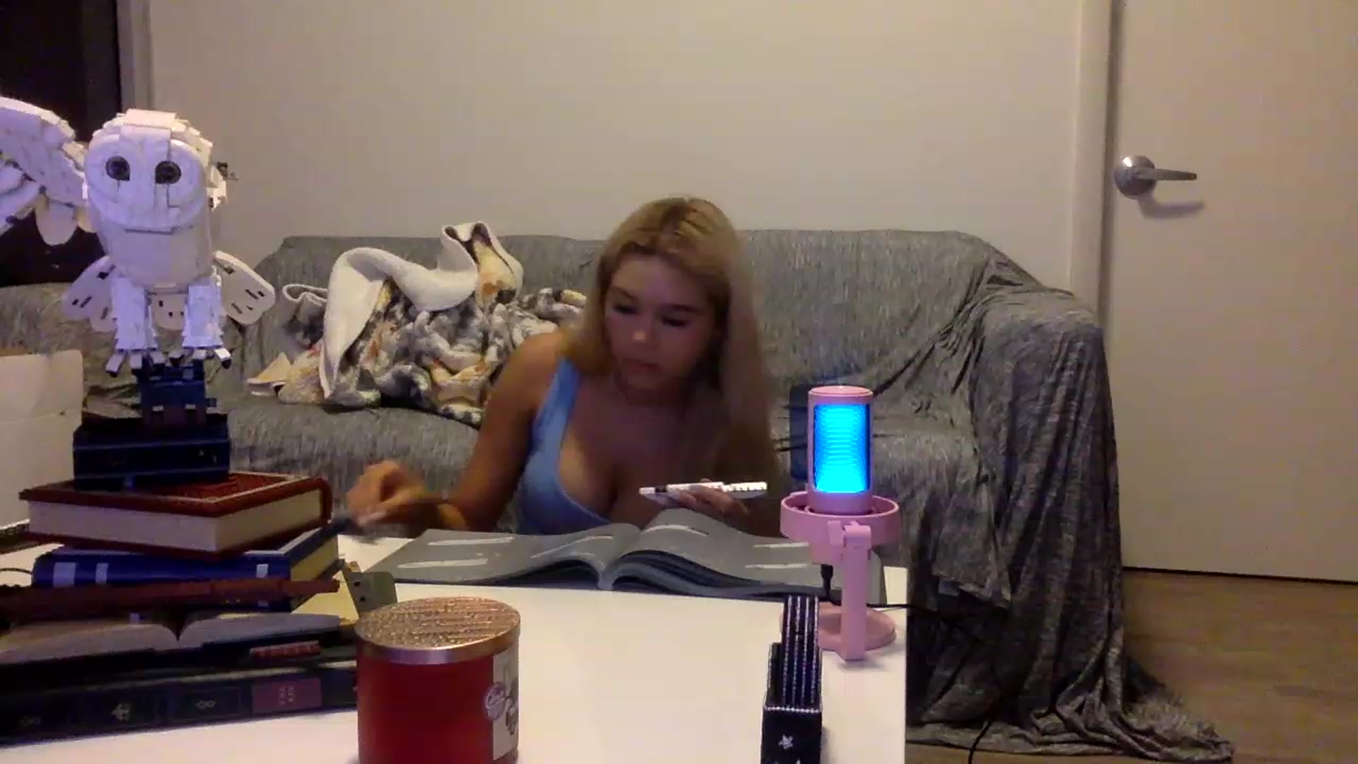 Gallery image thumbnail from sincerelypeny's myfreecams stream on, 02/05/2023, 08:03 image 6 of 20