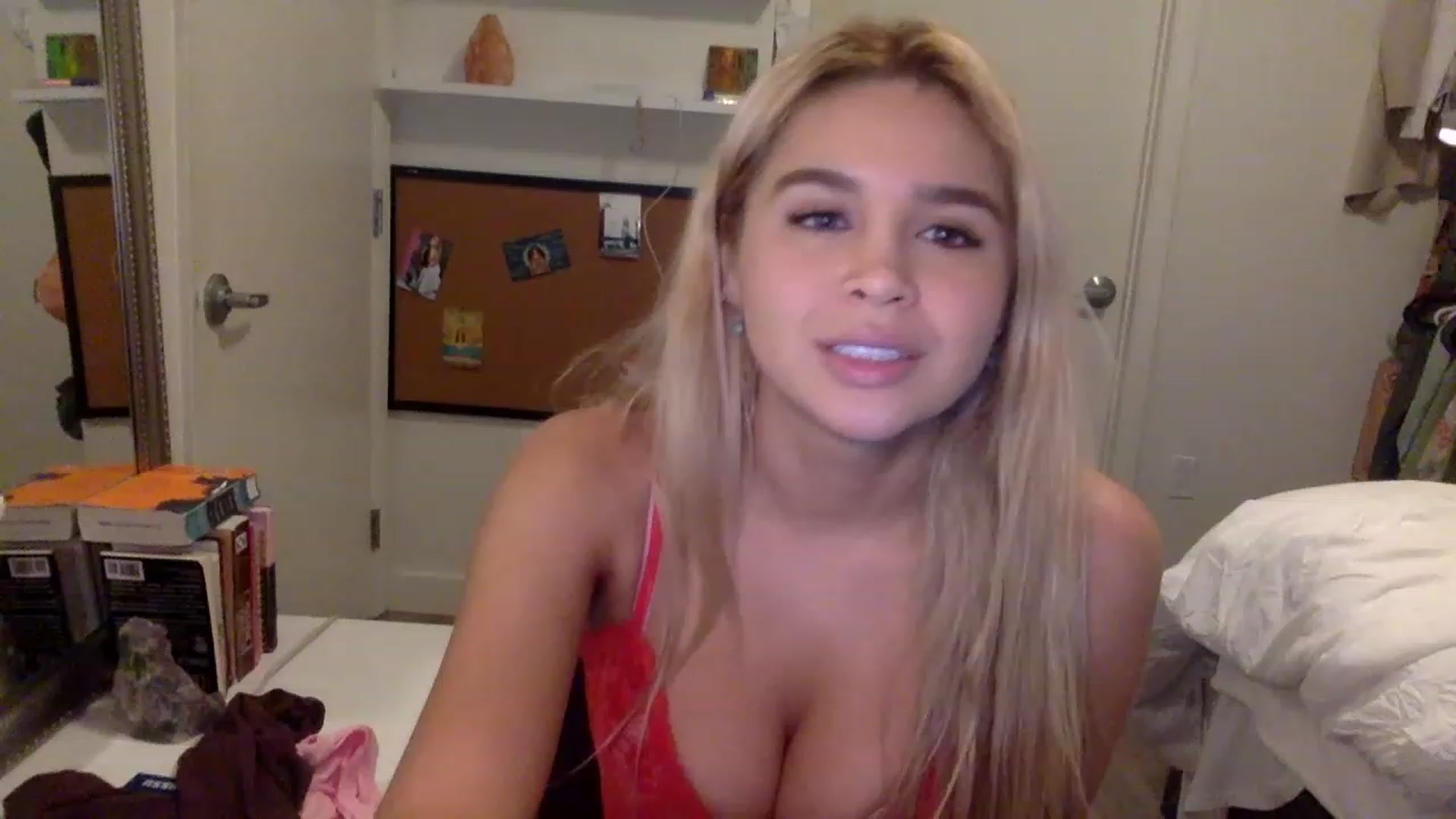 Gallery image thumbnail from sincerelypeny's myfreecams stream on, 02/06/2023, 08:00 image 15 of 20