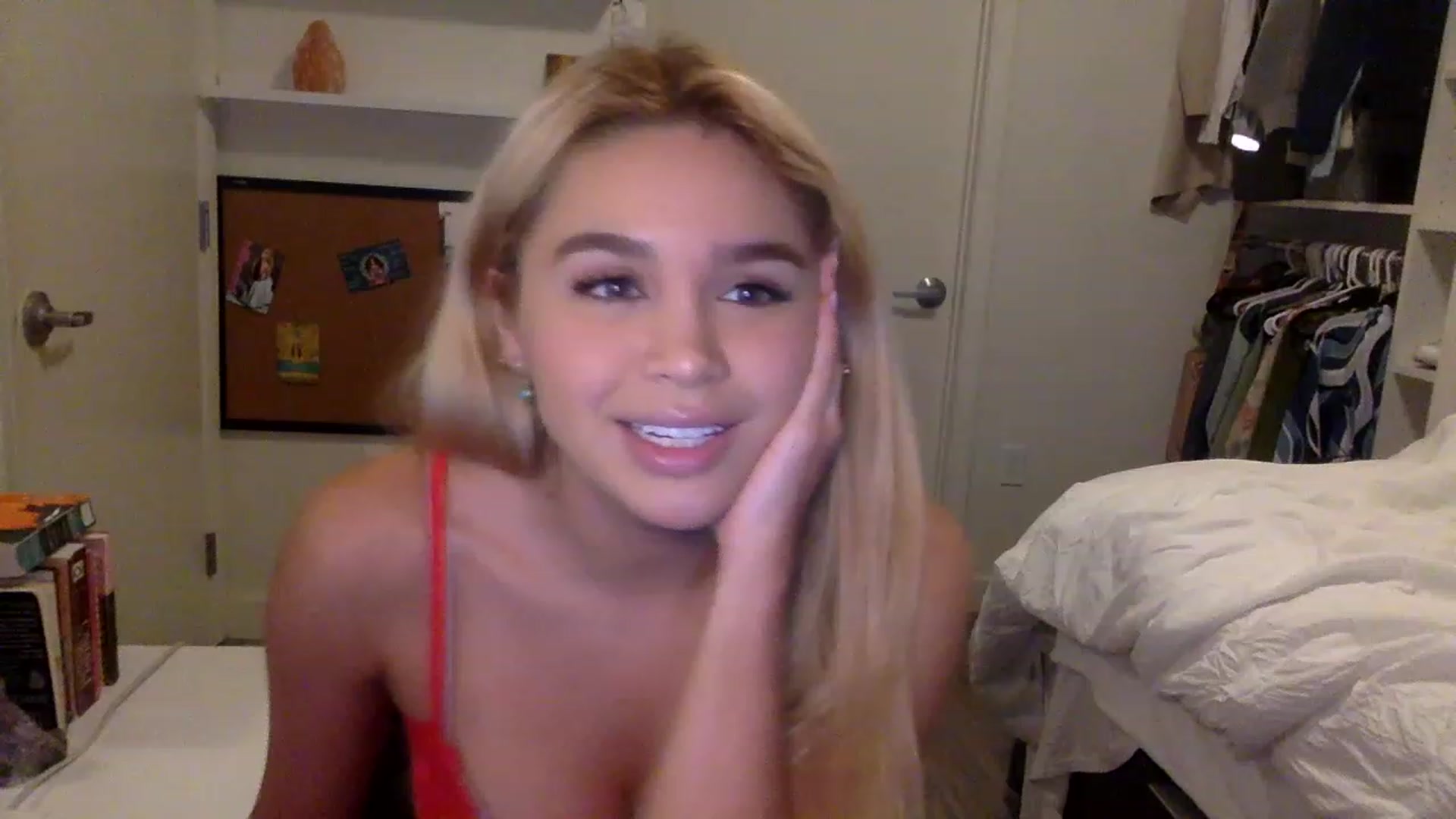 Gallery image thumbnail from sincerelypeny's myfreecams stream on, 02/06/2023, 08:00 image 5 of 20