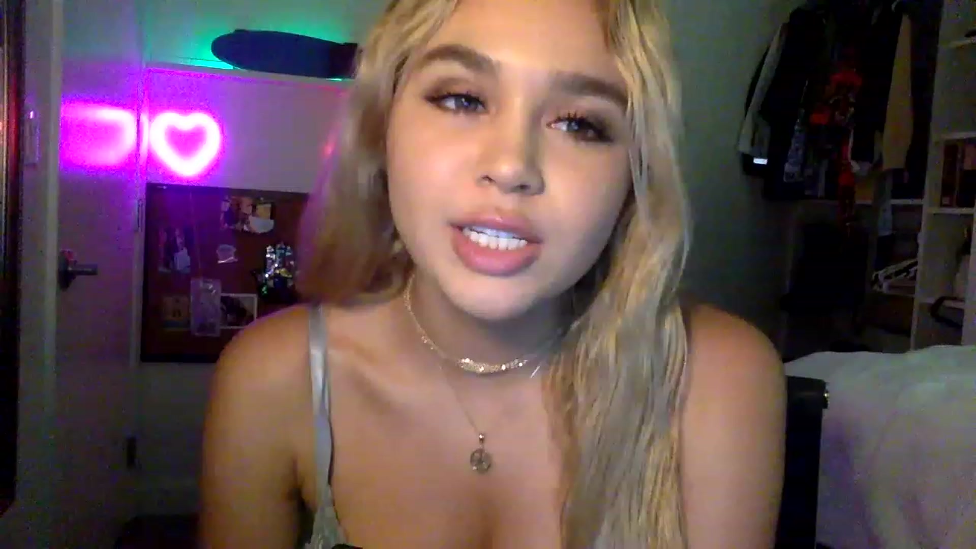 Gallery image thumbnail from sincerelypeny's myfreecams stream on, 04/09/2023, 06:10 image 4 of 20