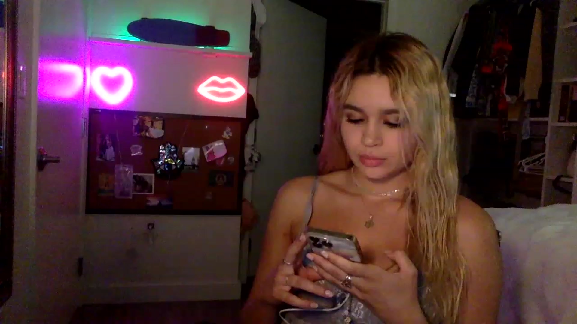 Gallery image thumbnail from sincerelypeny's myfreecams stream on, 04/09/2023, 06:10 image 3 of 20