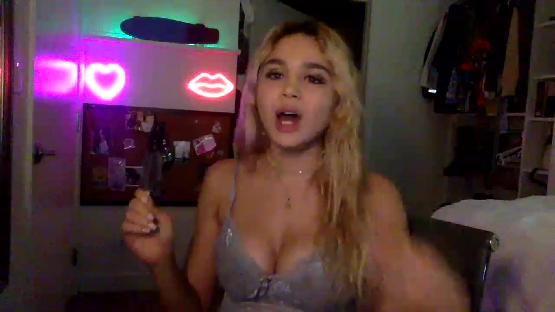 Gallery image thumbnail from sincerelypeny's myfreecams stream on, 04/09/2023, 06:10 image 7 of 20