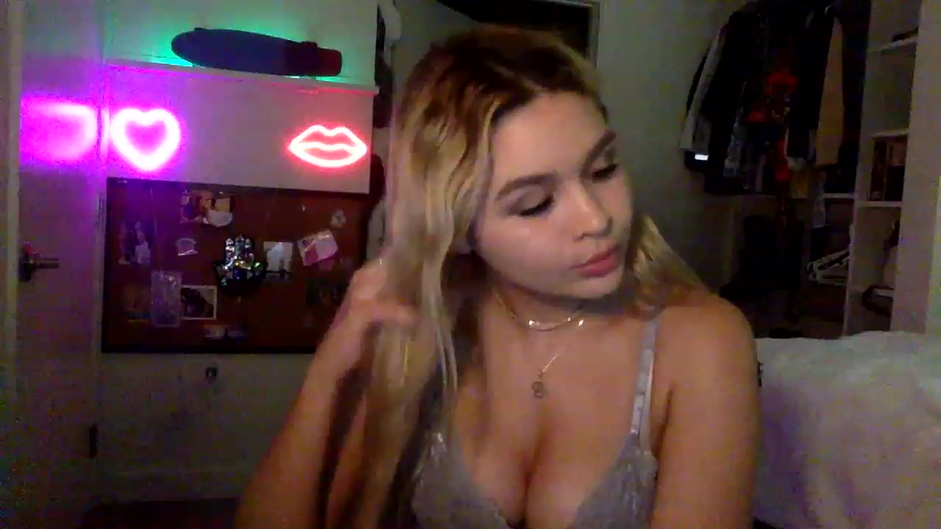 Gallery image thumbnail from sincerelypeny's myfreecams stream on, 04/09/2023, 06:10 image 1 of 20